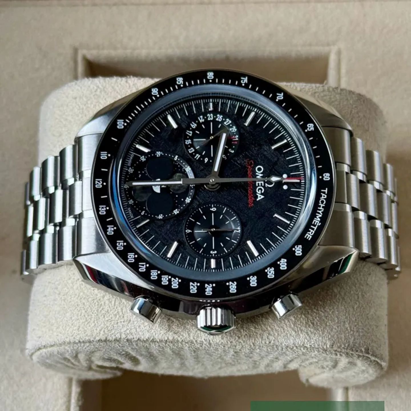 Omega Speedmaster Moonphase 304.30.43.52.01.001 (2025) - Black dial 43 mm Steel case (4/8)
