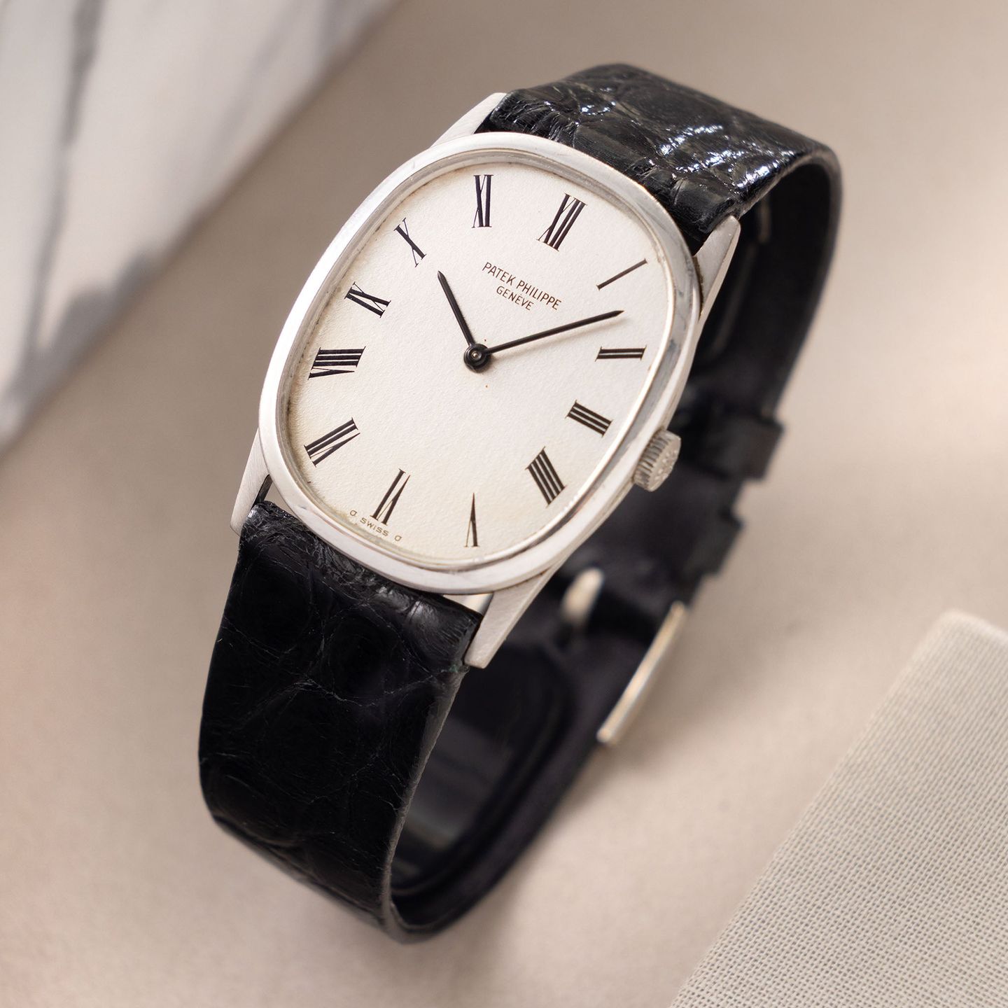 Patek Philippe Golden Ellipse 5738/1R-001 (1970) - Black dial 35 mm Rose Gold case (3/8)