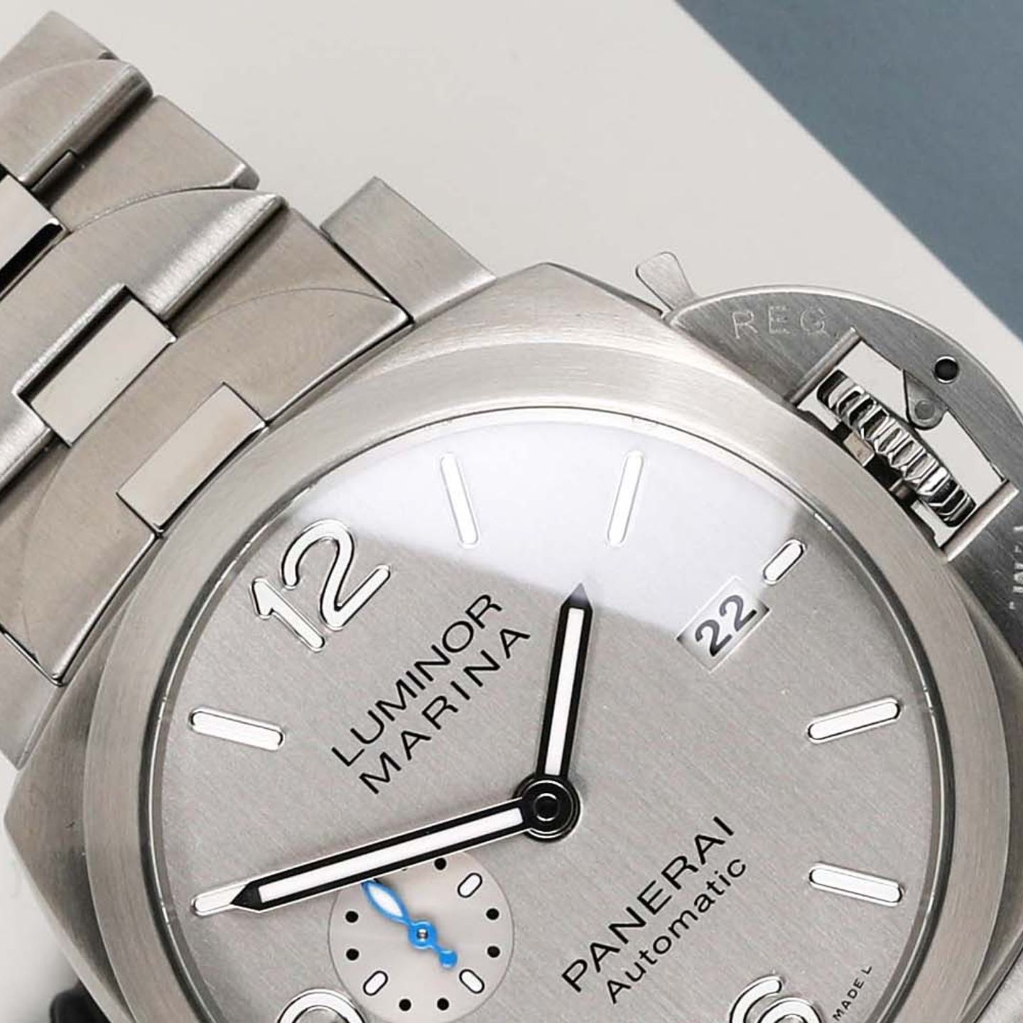 Panerai Luminor Marina PAM00978 (2019) - Silver dial 44 mm Steel case (3/8)