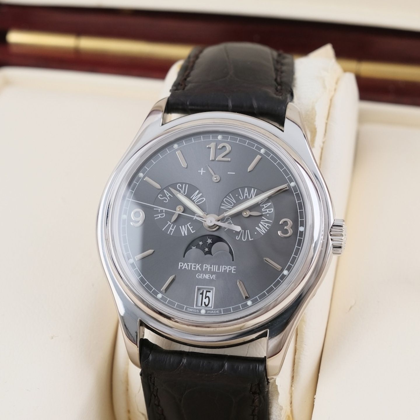 Patek Philippe Annual Calendar 5146G-010 - (2/8)