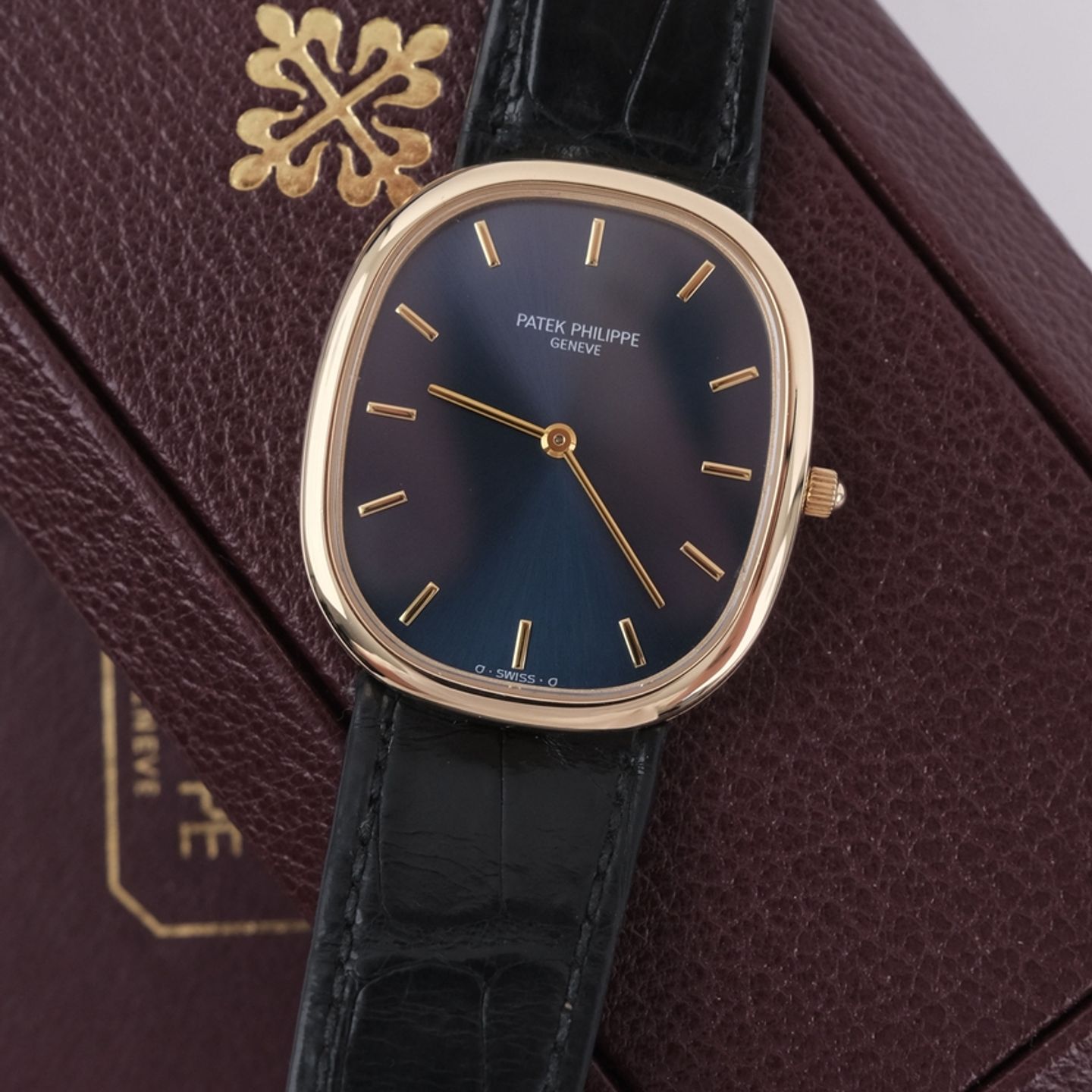Patek Philippe Golden Ellipse 3738 (Unknown (random serial)) - 31 mm (2/8)