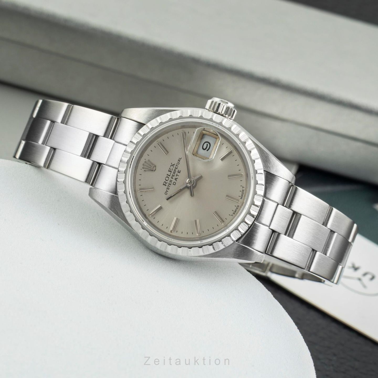 Rolex Oyster Perpetual Lady Date 69240 (1991) - Silver dial 26 mm Steel case (2/8)