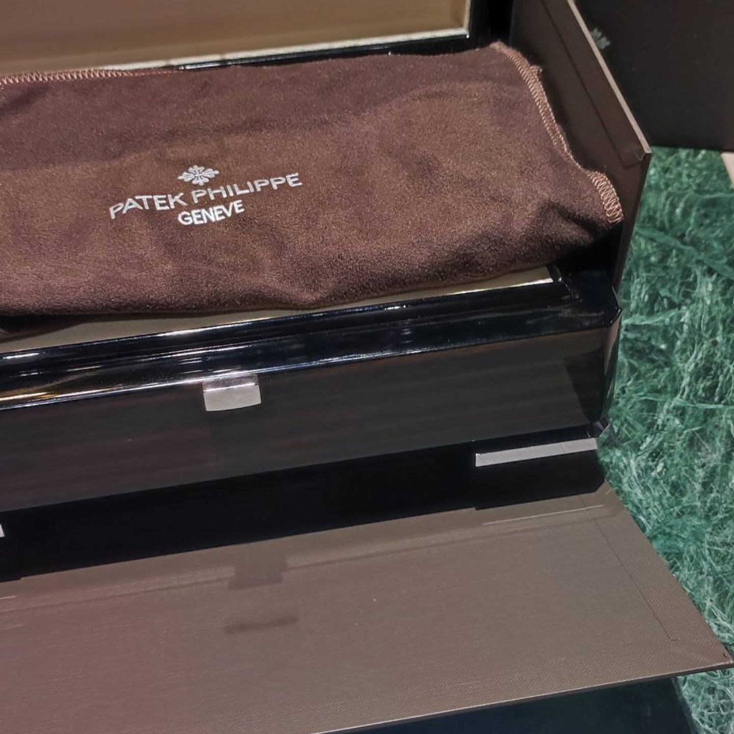 Patek Philippe Calatrava 5196J - (8/8)