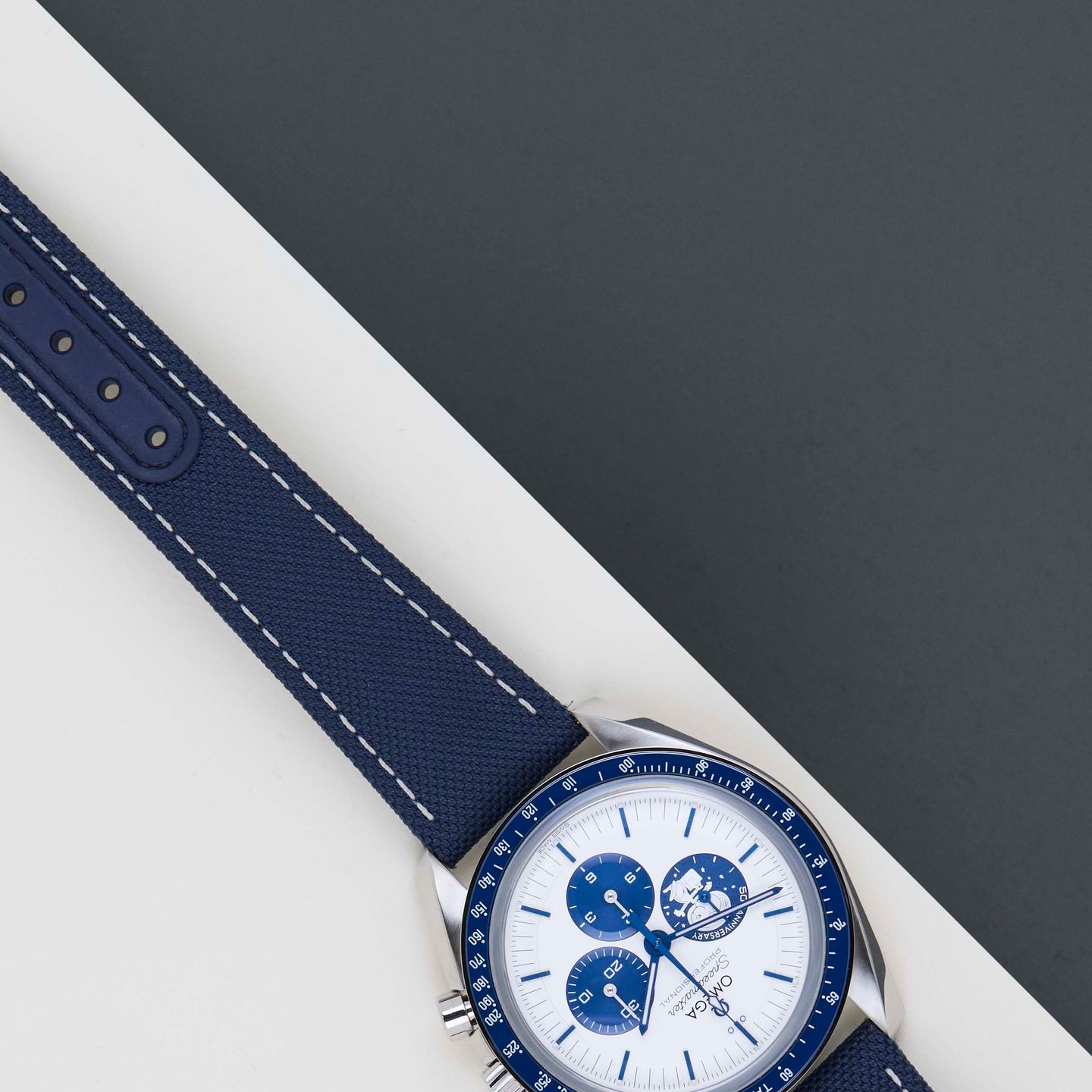 Omega Speedmaster Professional Moonwatch 310.32.42.50.02.001 (2025) - Silver dial 42 mm Steel case (4/8)