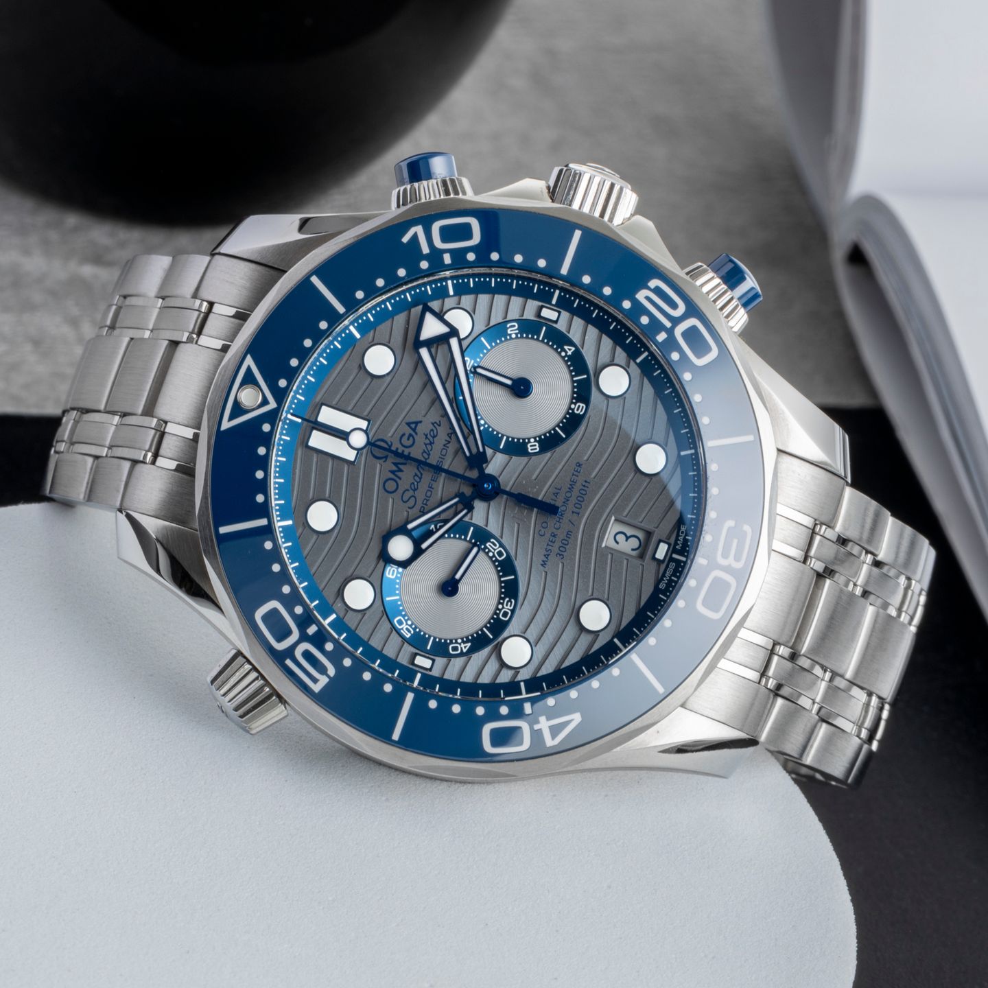 Omega Seamaster Diver 300 M 210.30.44.51.06.001 (Unknown (random serial)) - Grey dial 44 mm Steel case (2/8)