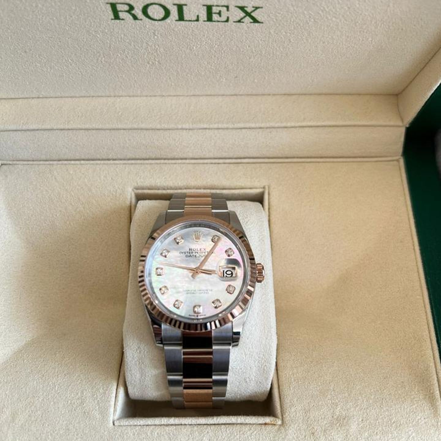 Rolex Datejust 126231 (2026) - 44mm Goud/Staal (3/7)