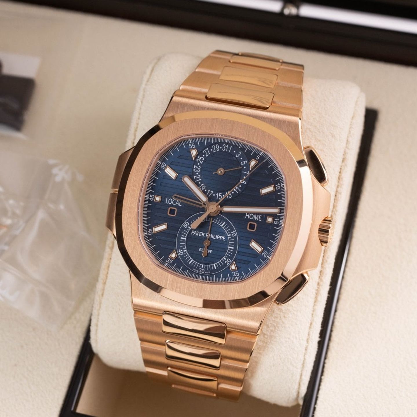 Patek Philippe Nautilus 5990/1R-001 (2024) - Blauw wijzerplaat 41mm Roségoud (1/2)