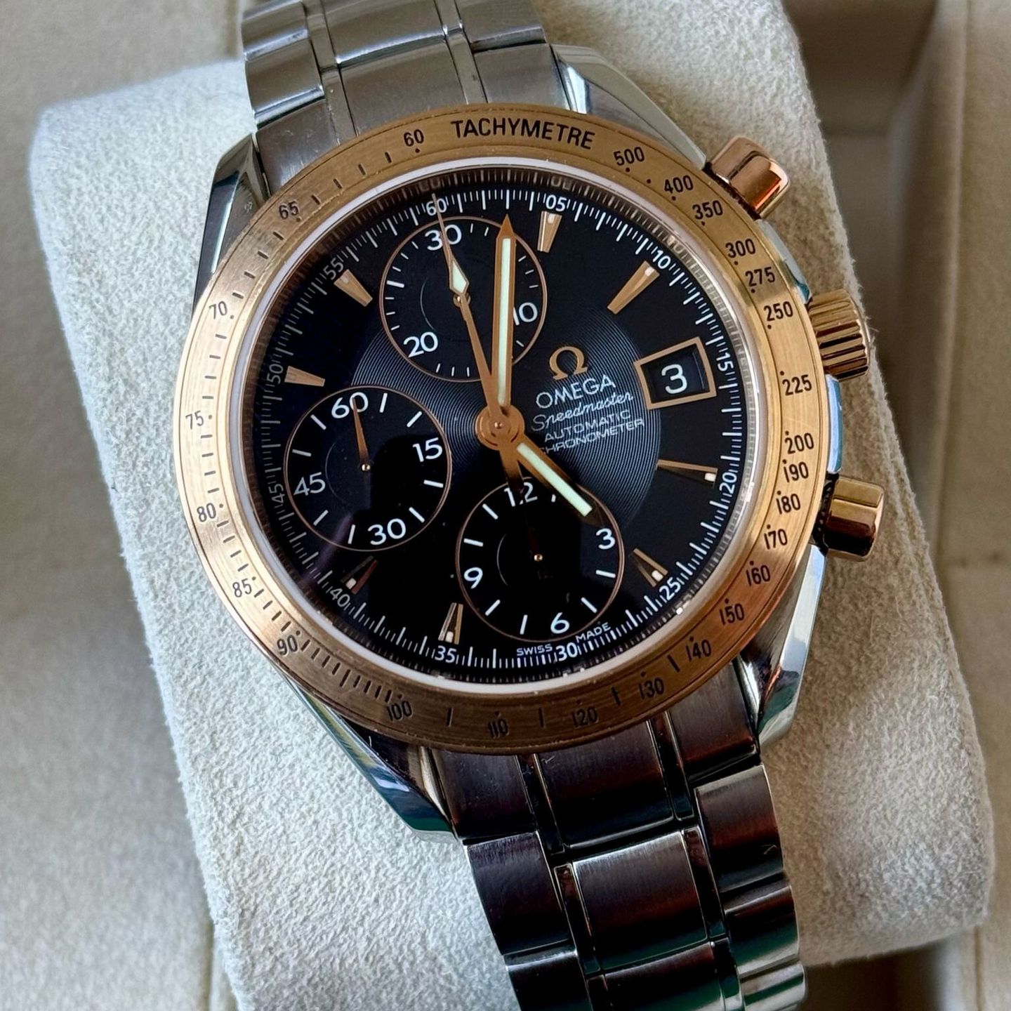 Omega Speedmaster Date 323.21.40.40.01.001 - (1/7)