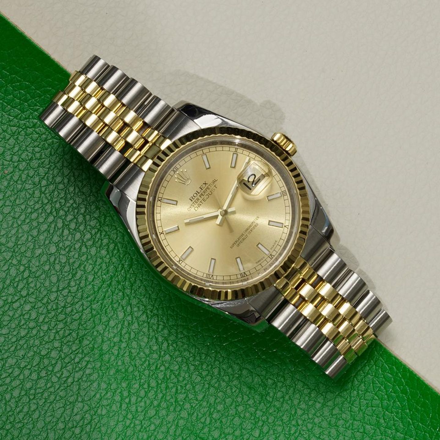 Rolex Datejust 116233 (2008) - Champagne dial 36 mm Gold/Steel case (2/5)