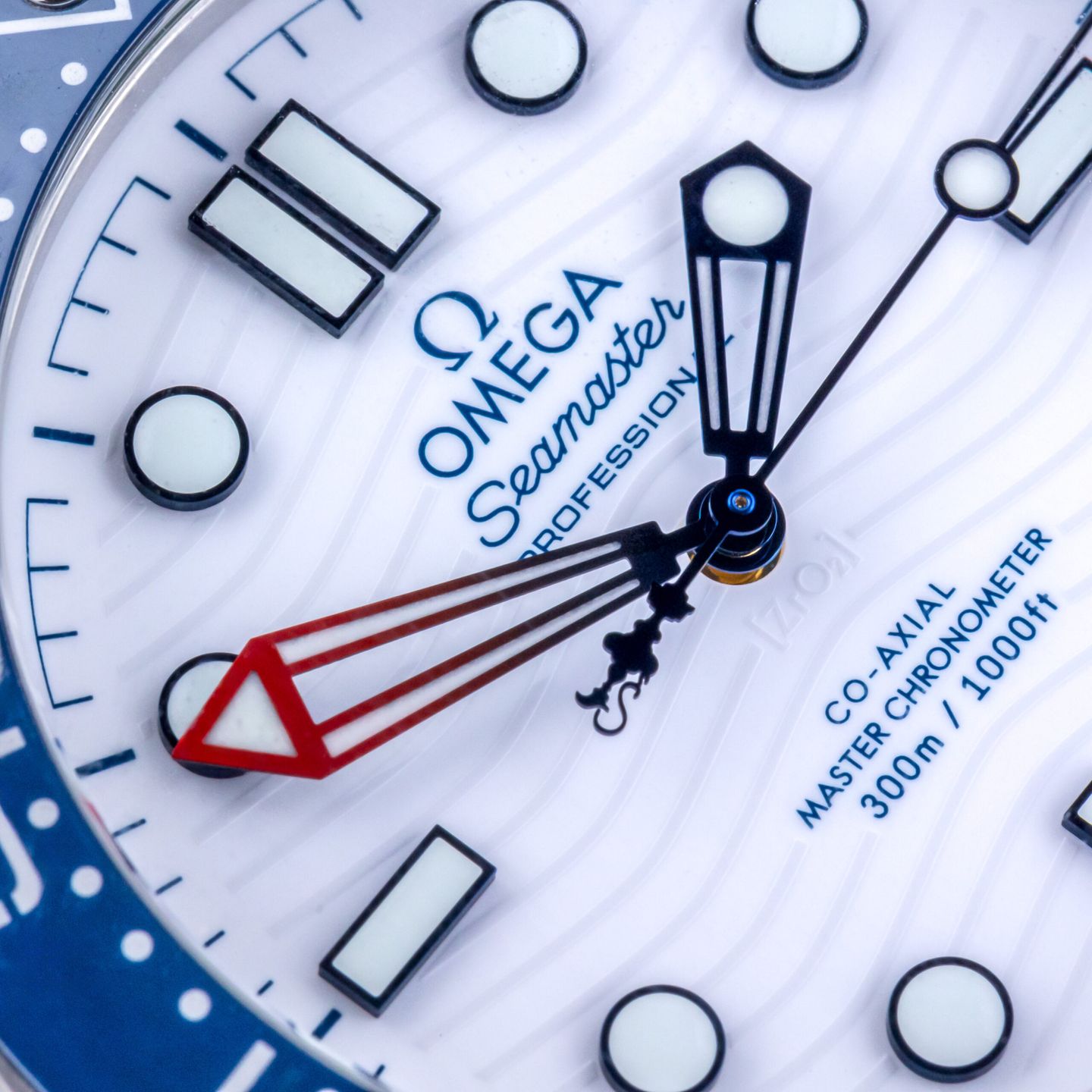 Omega Seamaster Diver 300 M 210.30.42.20.04.002 (2021) - White dial 42 mm Steel case (2/8)