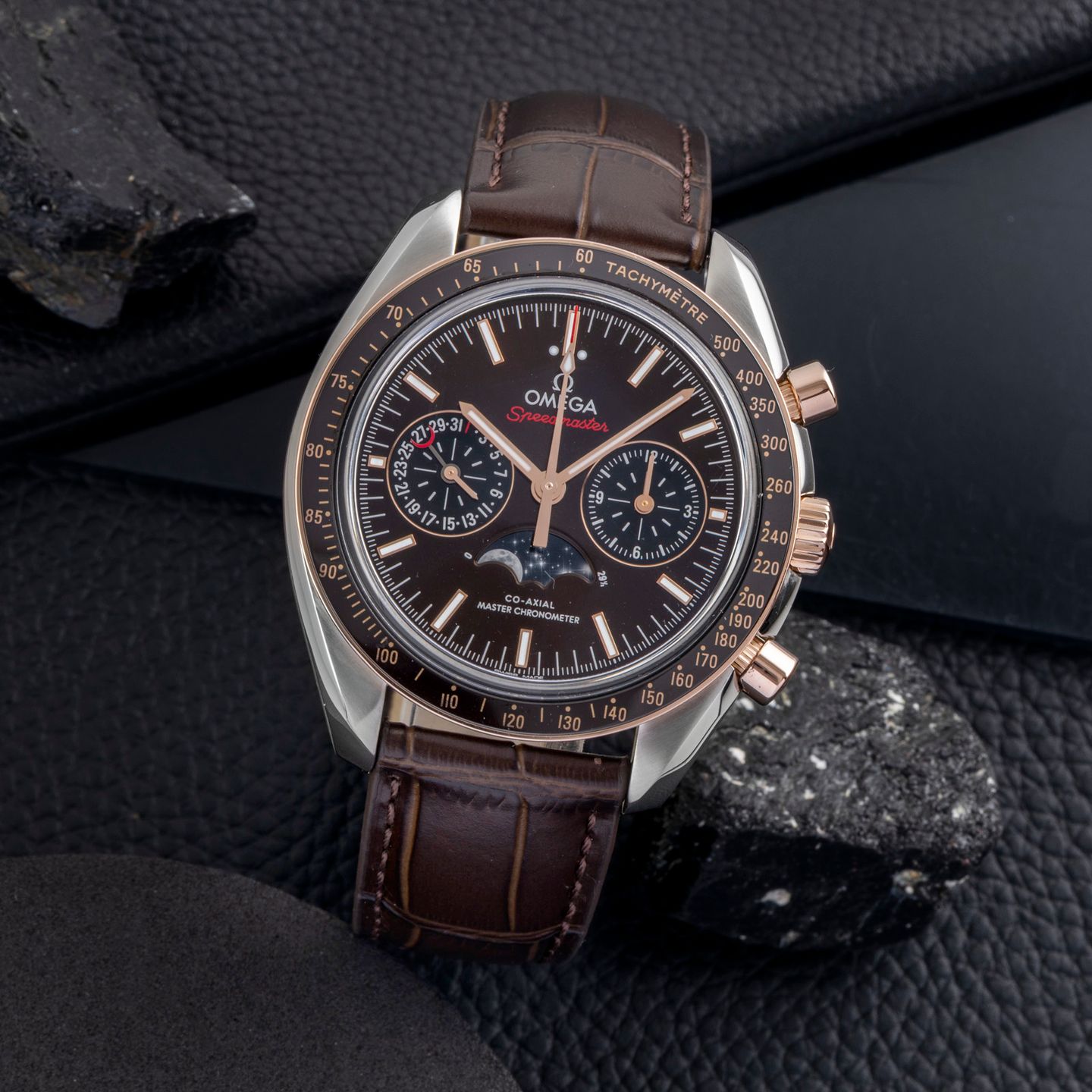 Omega Speedmaster Moonphase 304.23.44.52.13.001 (Onbekend (willekeurig serienummer)) - Bruin wijzerplaat 44mm Staal (1/8)