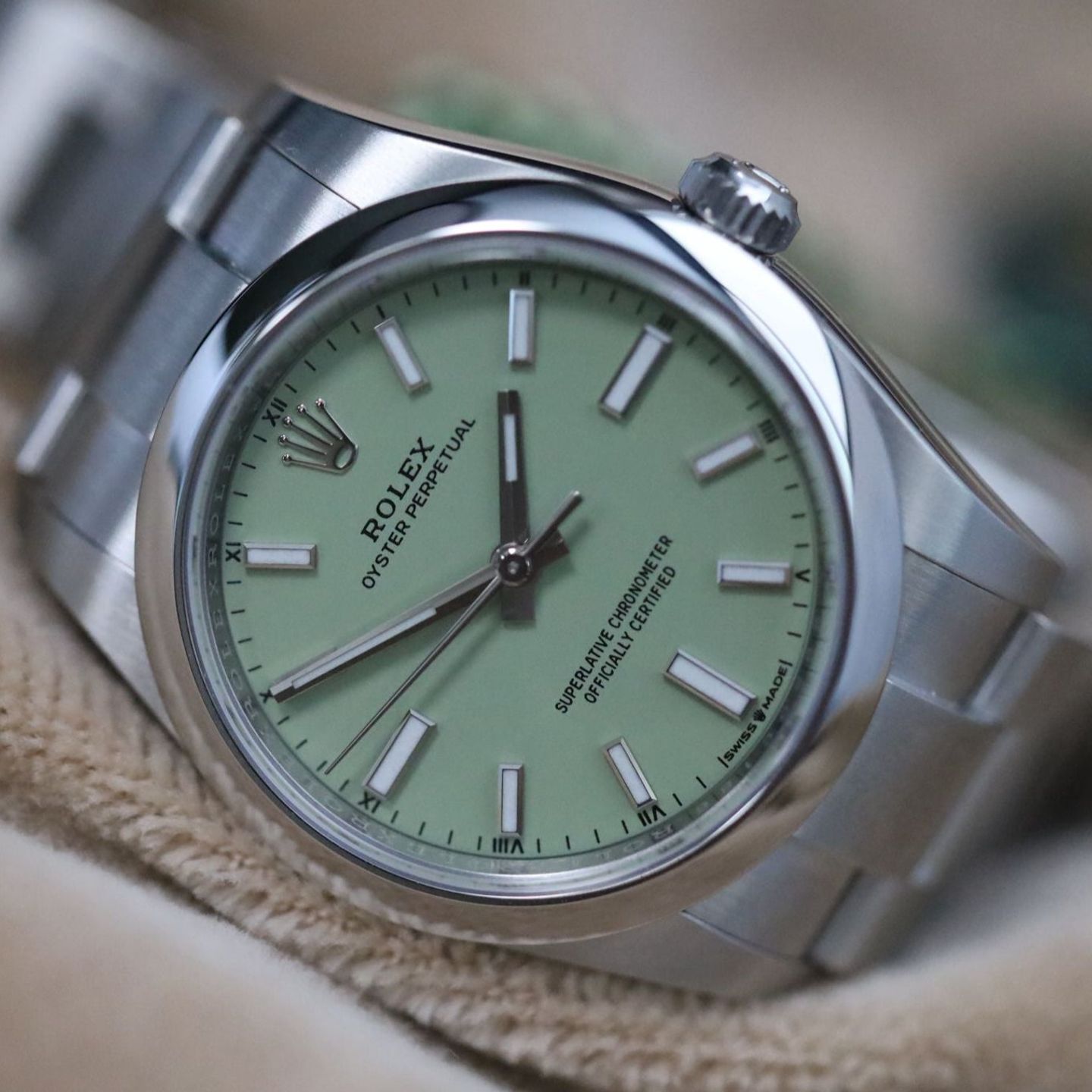 Rolex Oyster Perpetual 34 124200 (2025) - Groen wijzerplaat 34mm Staal (2/2)