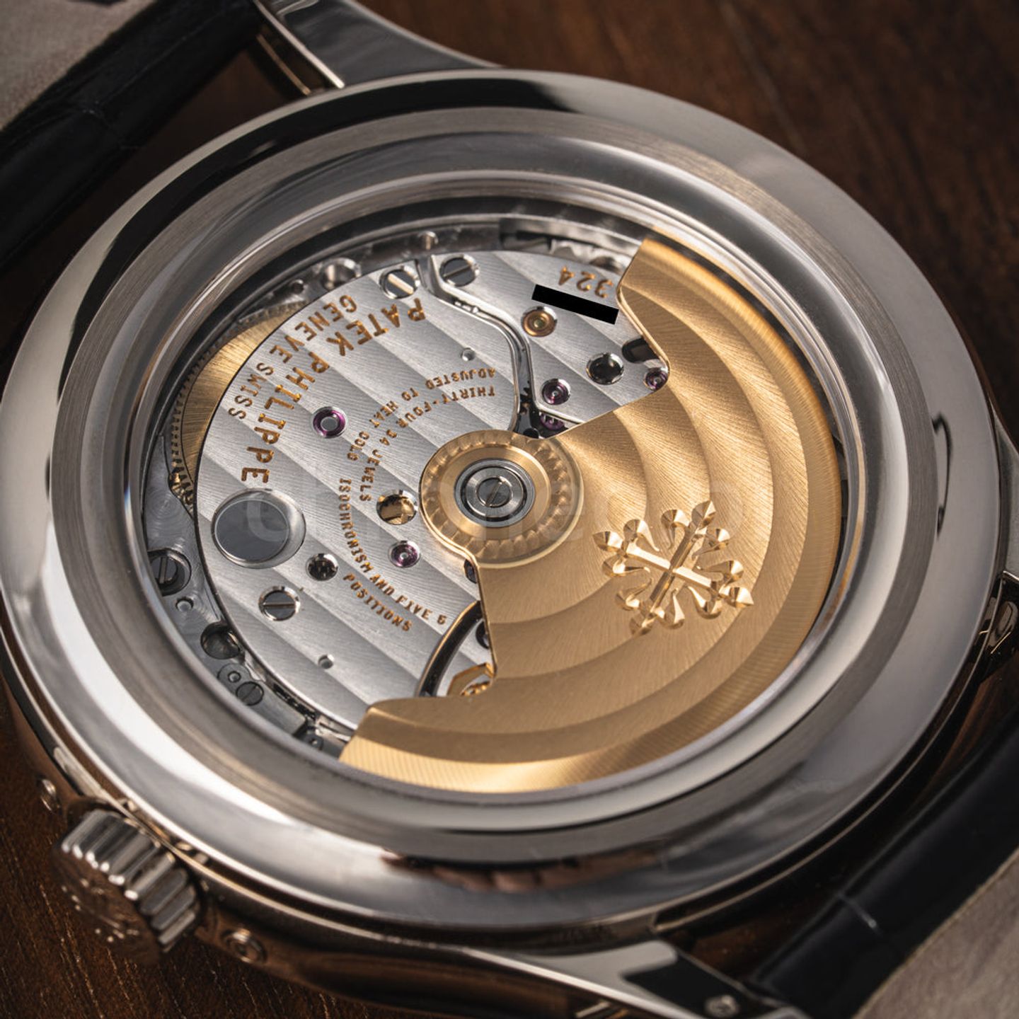 Patek Philippe Annual Calendar 5205 - (3/8)