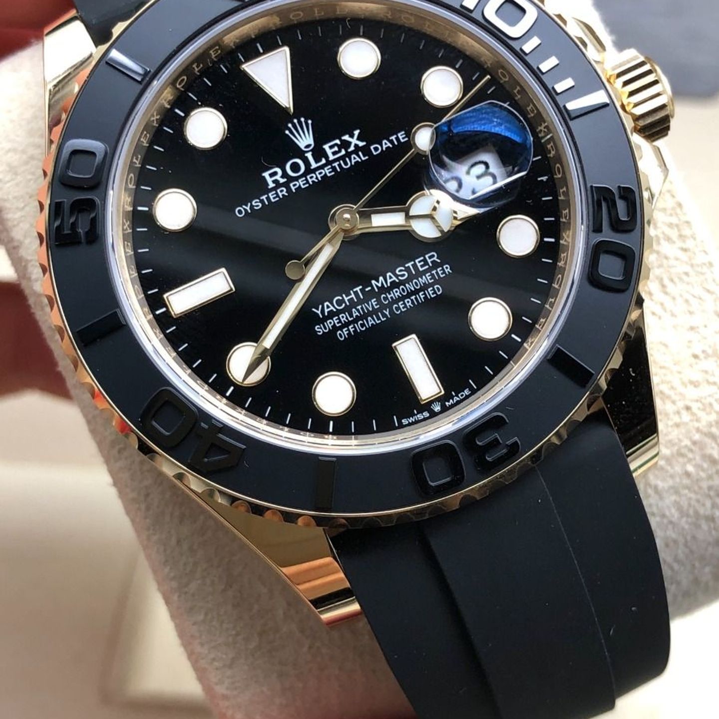 Rolex Yacht-Master 42 226658 (2022) - Black dial 40 mm Yellow Gold case (7/8)