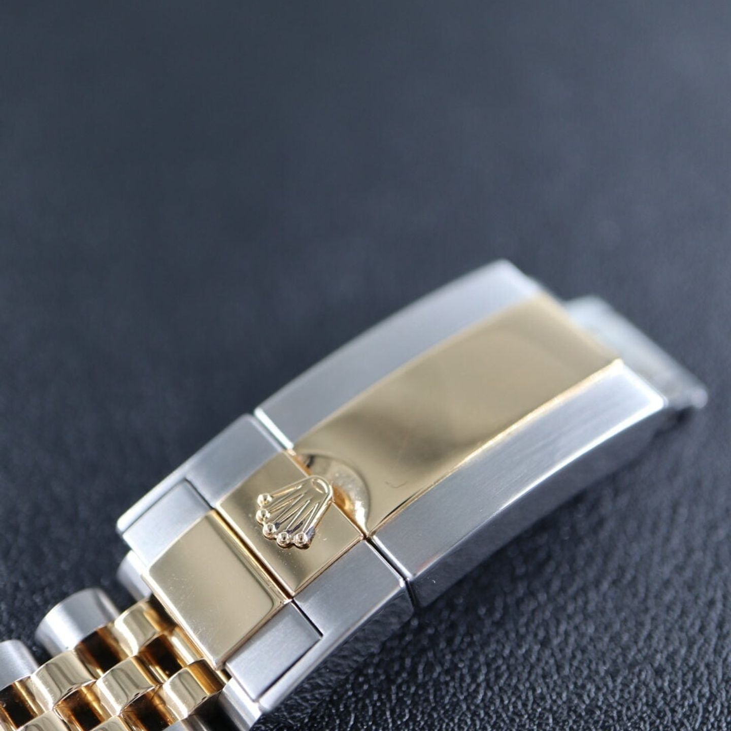 Rolex GMT-Master II 126713GRNR (2023) - Black dial 40 mm Gold/Steel case (4/7)