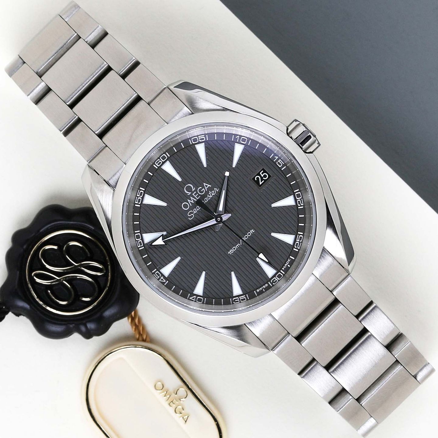 Omega Seamaster Aqua Terra 231.10.39.60.06.001 (2014) - Grey dial 39 mm Steel case (1/8)