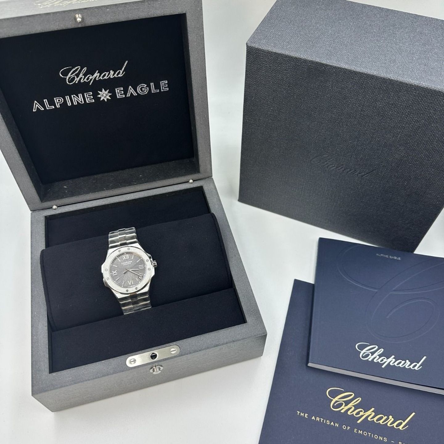 Chopard Alpine Eagle 298600-3002 (2024) - Grijs wijzerplaat 41mm Staal (2/8)