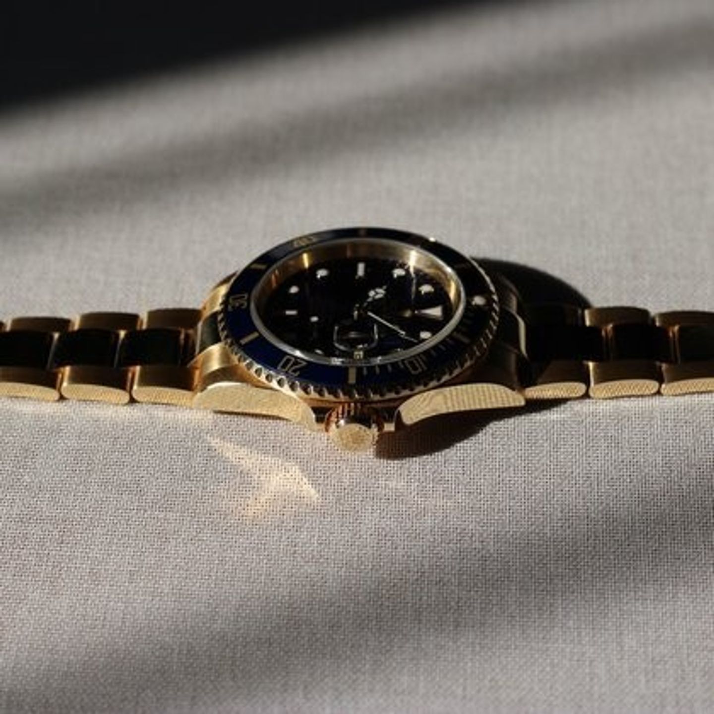 Rolex Submariner Date 16618 (2005) - Blue dial 40 mm Yellow Gold case (3/7)