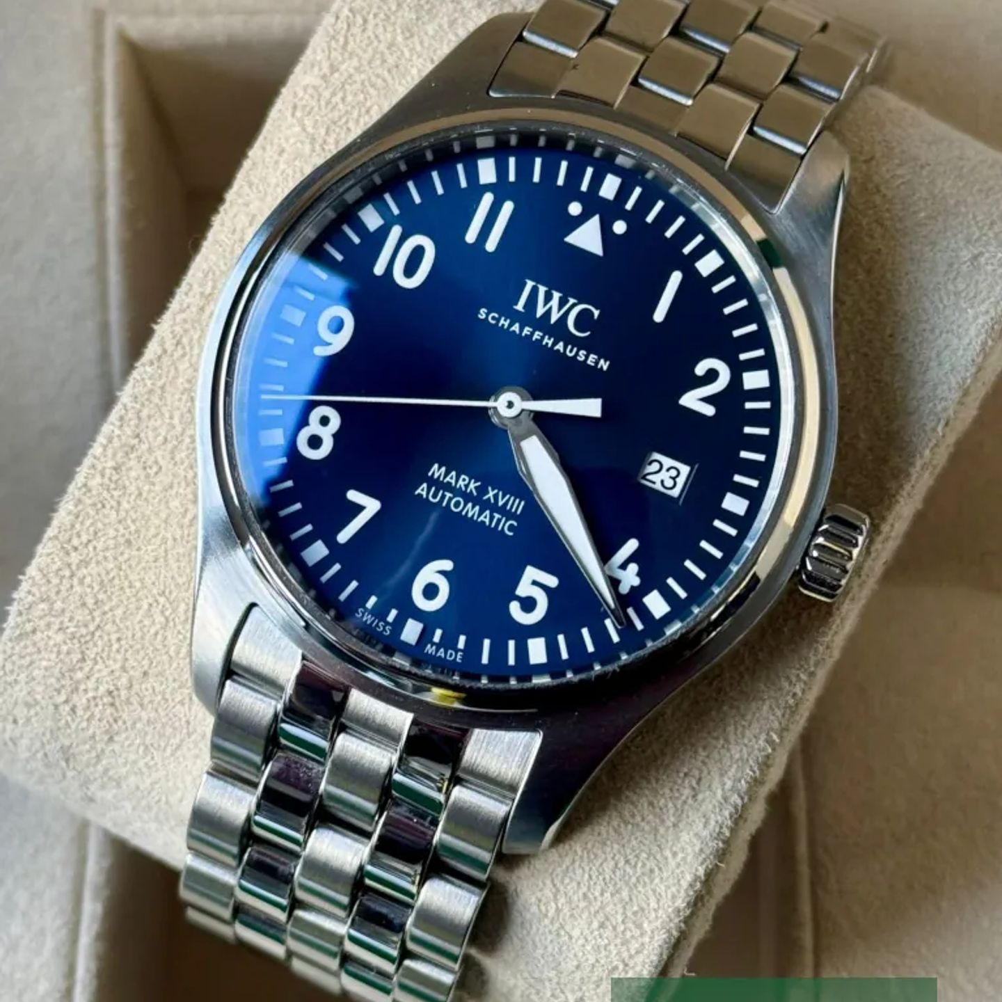 IWC Pilot Mark IW327016 (2019) - Blue dial 40 mm Steel case (3/7)