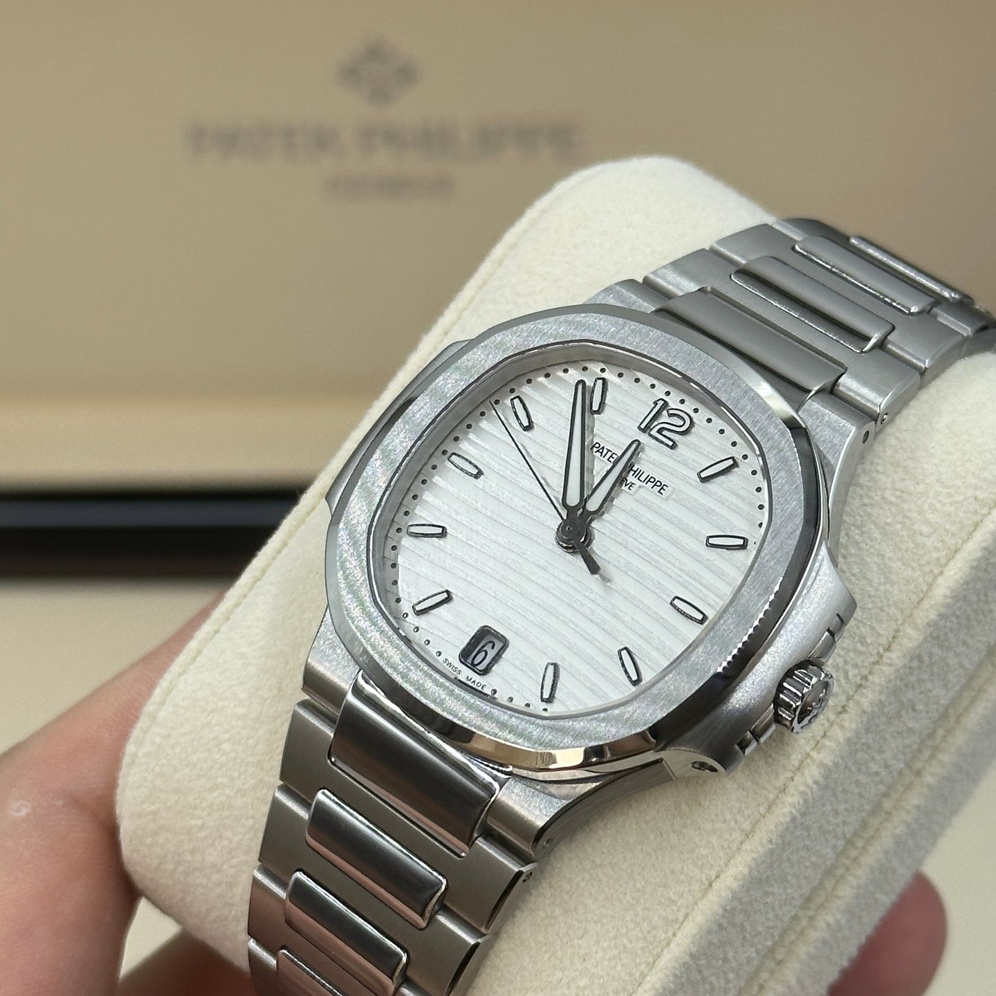 Patek Philippe Nautilus 7118/1A-010 (2024) - Zilver wijzerplaat 35mm Staal (1/8)