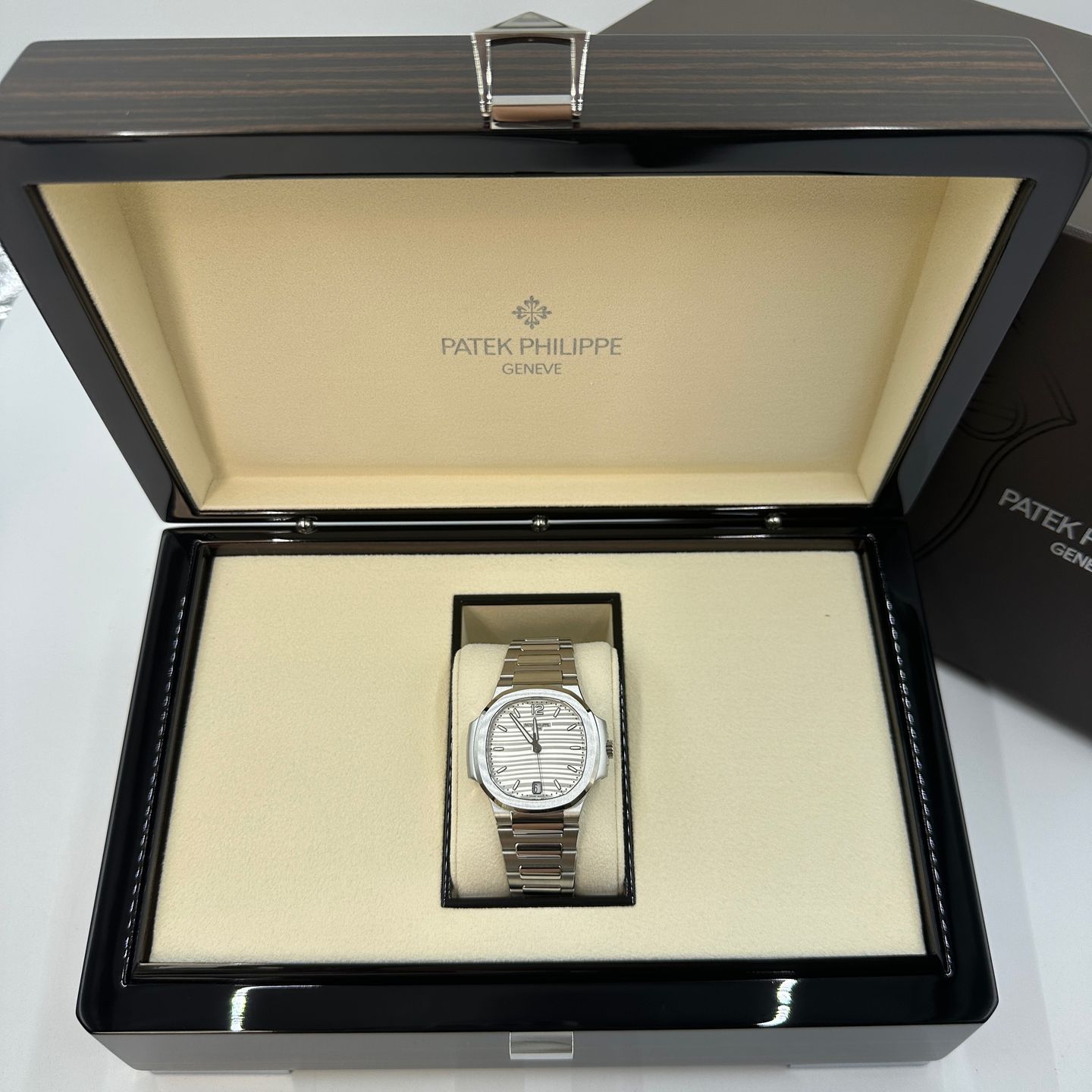 Patek Philippe Nautilus 7118/1A-010 (2024) - Zilver wijzerplaat 35mm Staal (6/8)