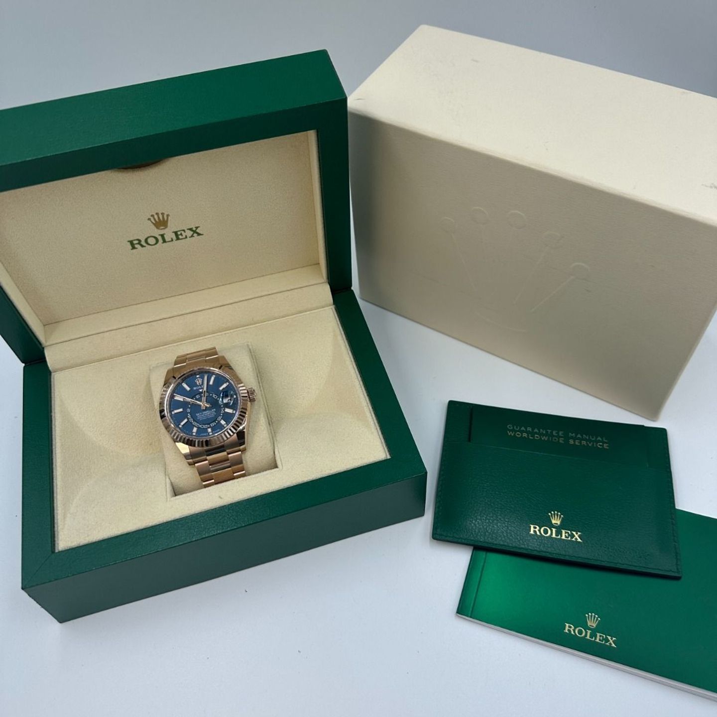 Rolex Sky-Dweller 336935 (2024) - Blue dial 42 mm Rose Gold case (2/8)