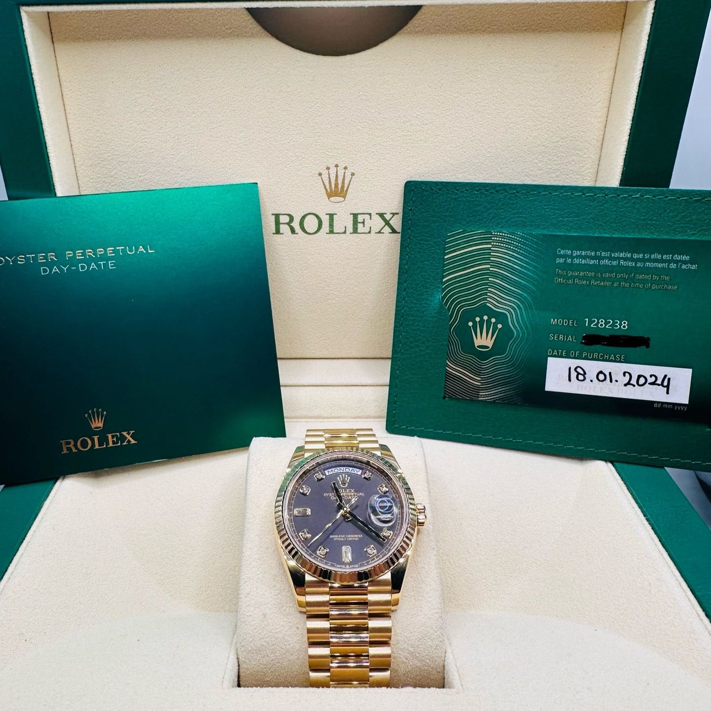 Rolex Day-Date 36 128238 (2024) - Grey dial 36 mm Yellow Gold case (2/6)