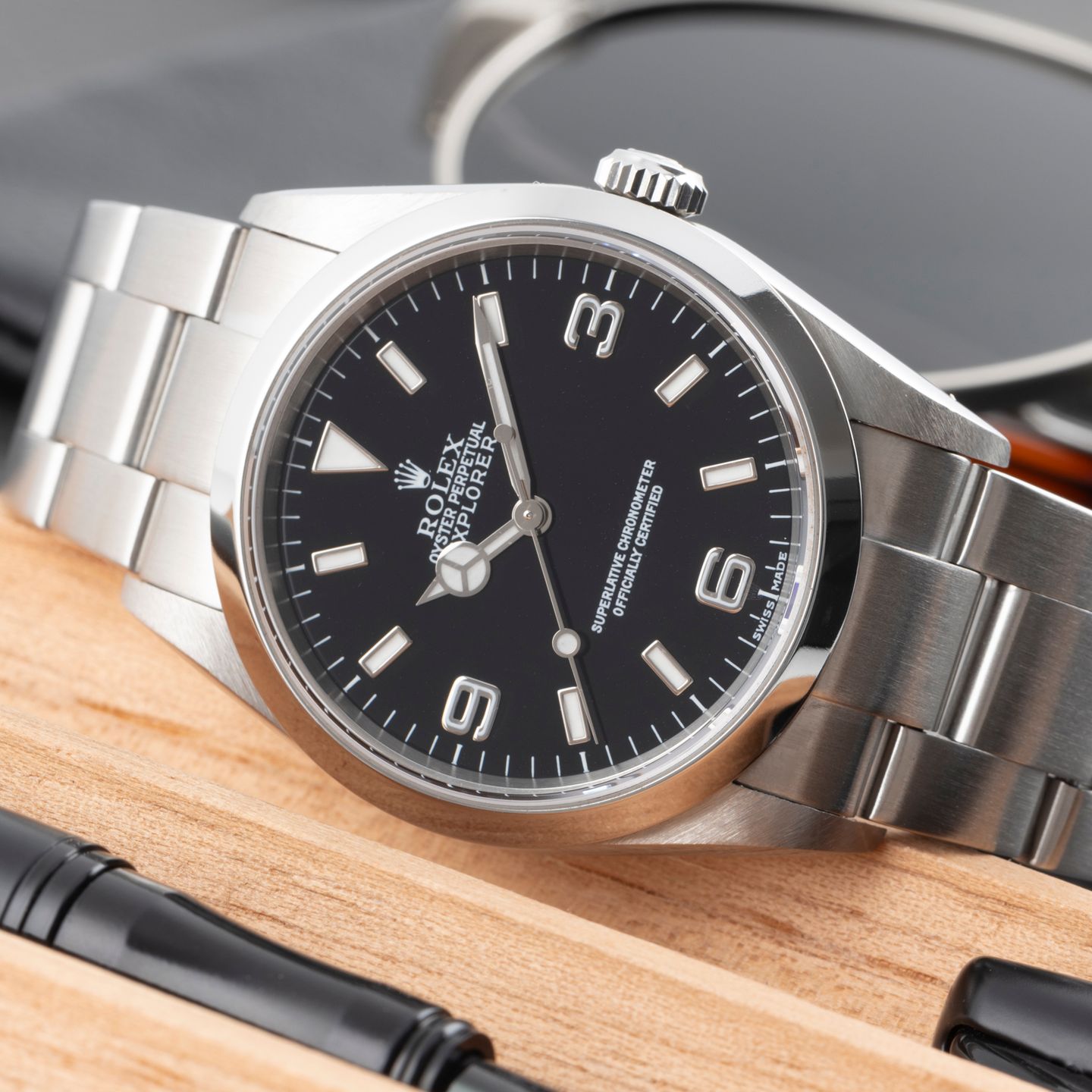 Rolex Explorer 114270 (2003) - Black dial 36 mm Steel case (2/8)