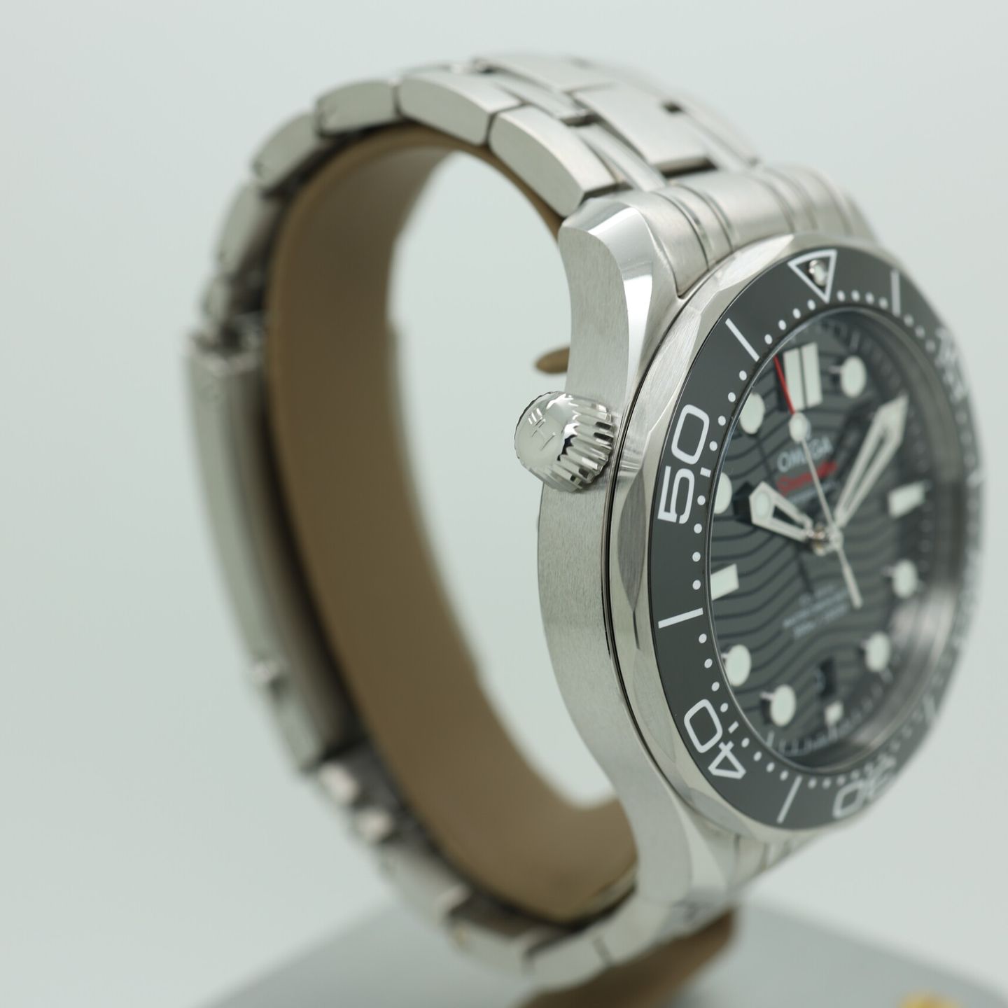 Omega Seamaster Diver 300 M 210.30.42.20.01.001 (2024) - Black dial 42 mm Steel case (4/8)