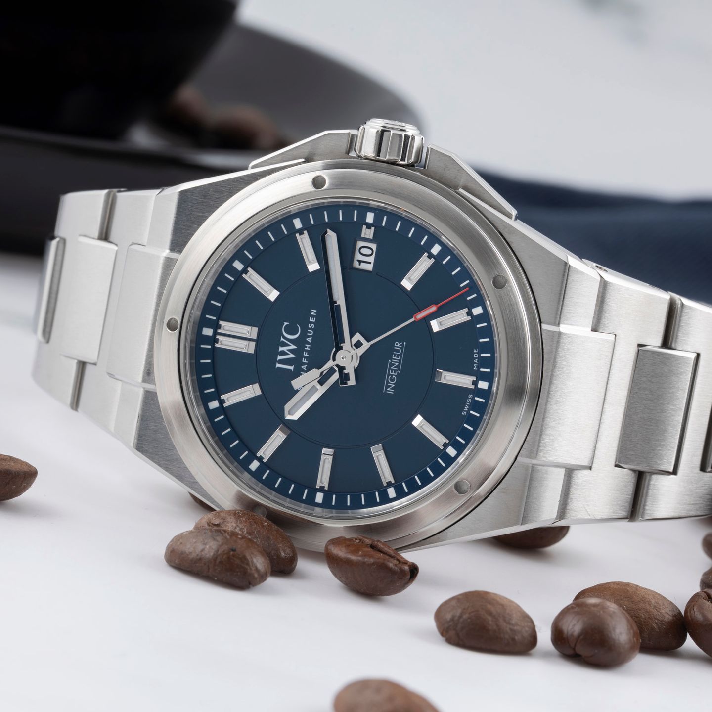 IWC Ingenieur Automatic IW323909 (Unknown (random serial)) - Blue dial 40 mm Steel case (2/8)