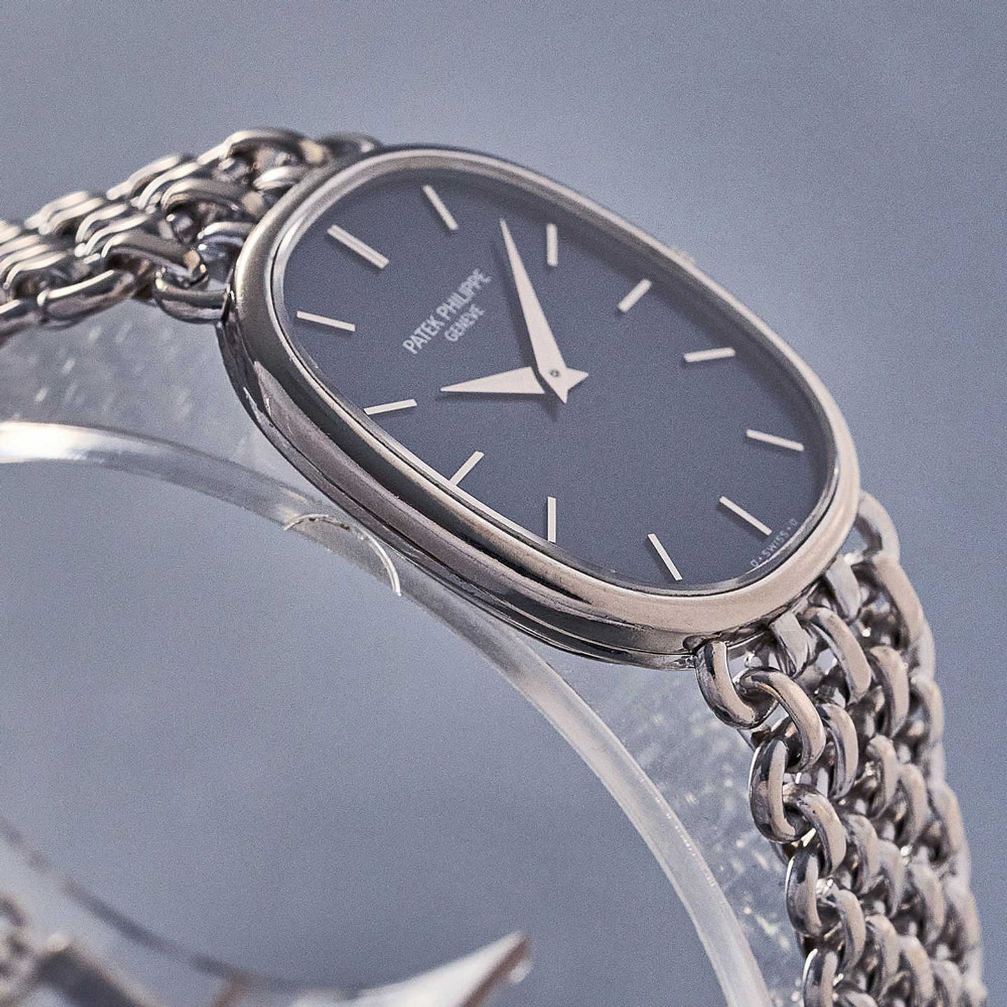 Patek Philippe Golden Ellipse 4226 - (3/6)