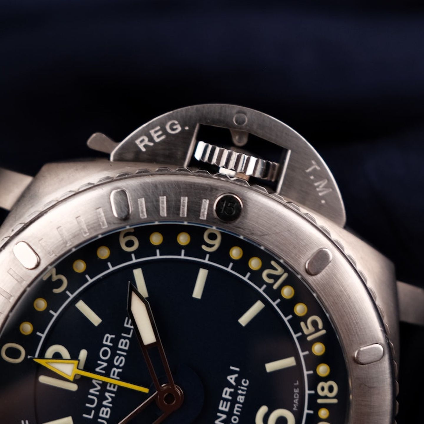 Panerai Special Editions PAM00307 (2011) - Blue dial 47 mm Titanium case (3/8)