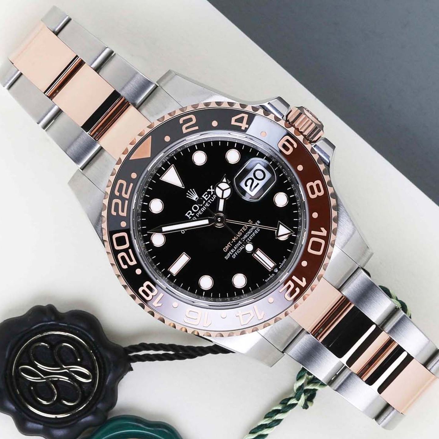 Rolex GMT-Master II 126711CHNR (2024) - Black dial 40 mm Gold/Steel case (1/8)