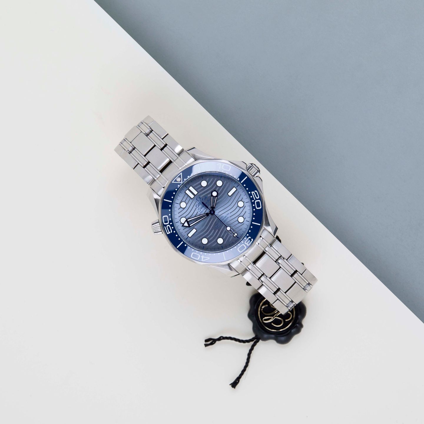 Omega Seamaster Diver 300 M 210.30.42.20.06.001 (2020) - Grey dial 42 mm Steel case (2/8)