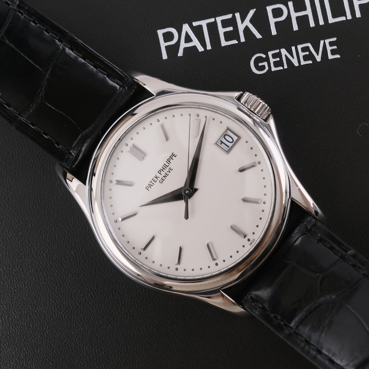 Patek Philippe Calatrava 5127G-001 (2015) - Silver dial 37 mm White Gold case (5/8)