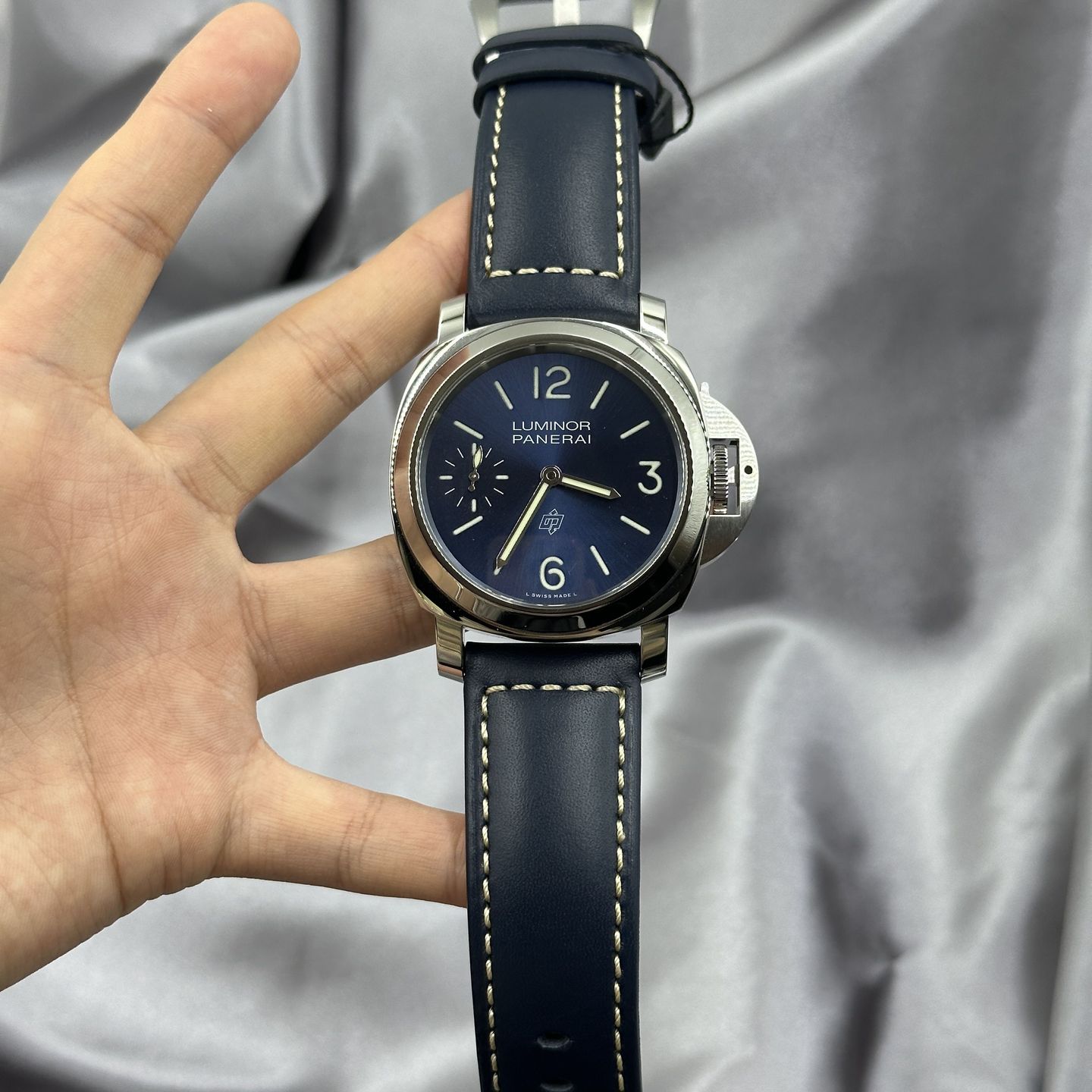 Panerai Luminor PAM01085 (2024) - Blue dial 44 mm Steel case (6/8)