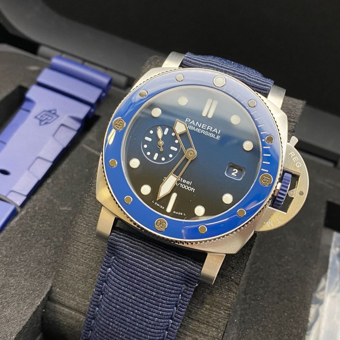 Panerai Luminor Submersible PAM01289 (2022) - Blue dial 44 mm Steel case (8/8)