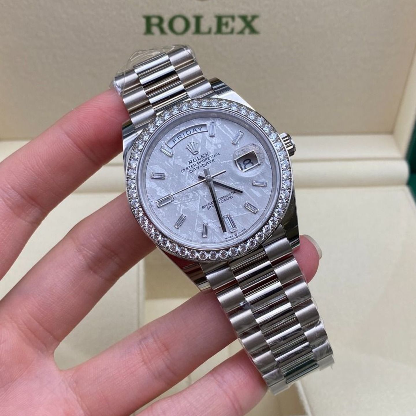 Rolex Day-Date 40 228349RBR (2024) - Silver dial 40 mm White Gold case (4/8)