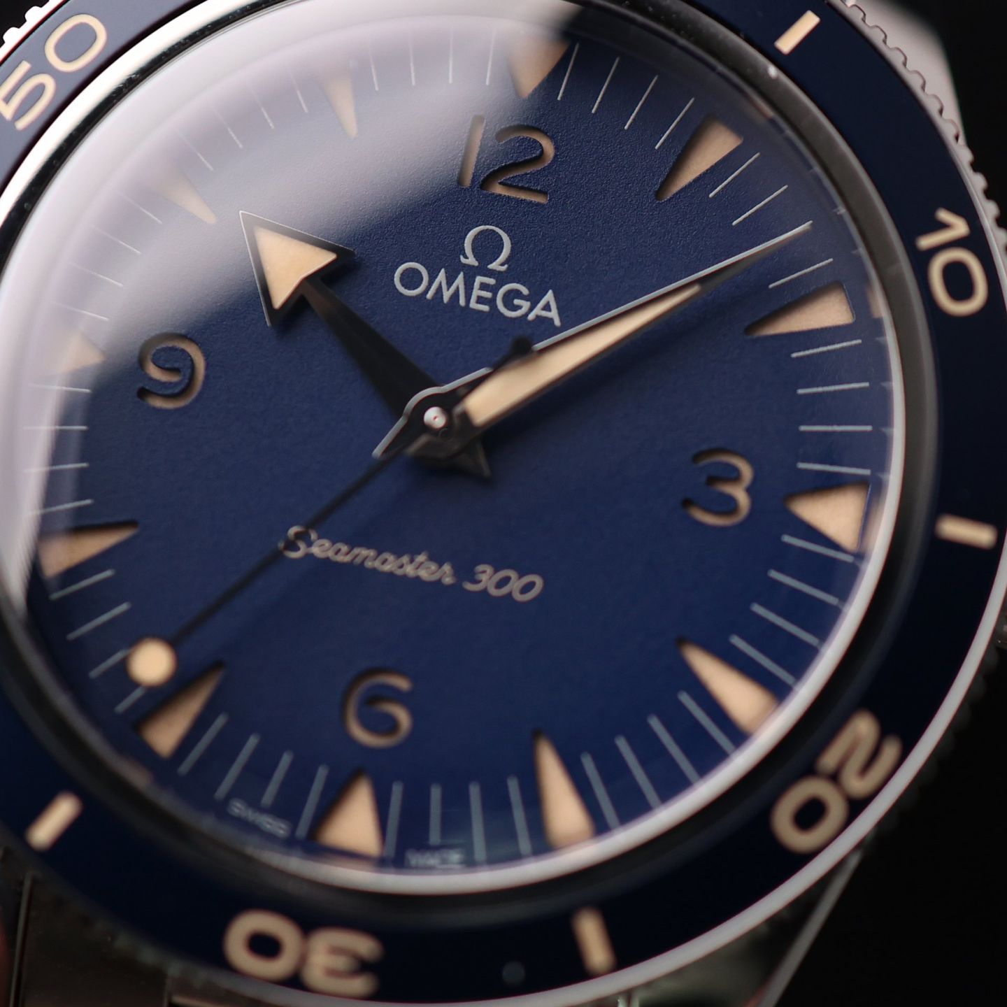 Omega Seamaster 300 234.30.41.21.03.001 (2022) - Blue dial 41 mm Steel case (2/3)