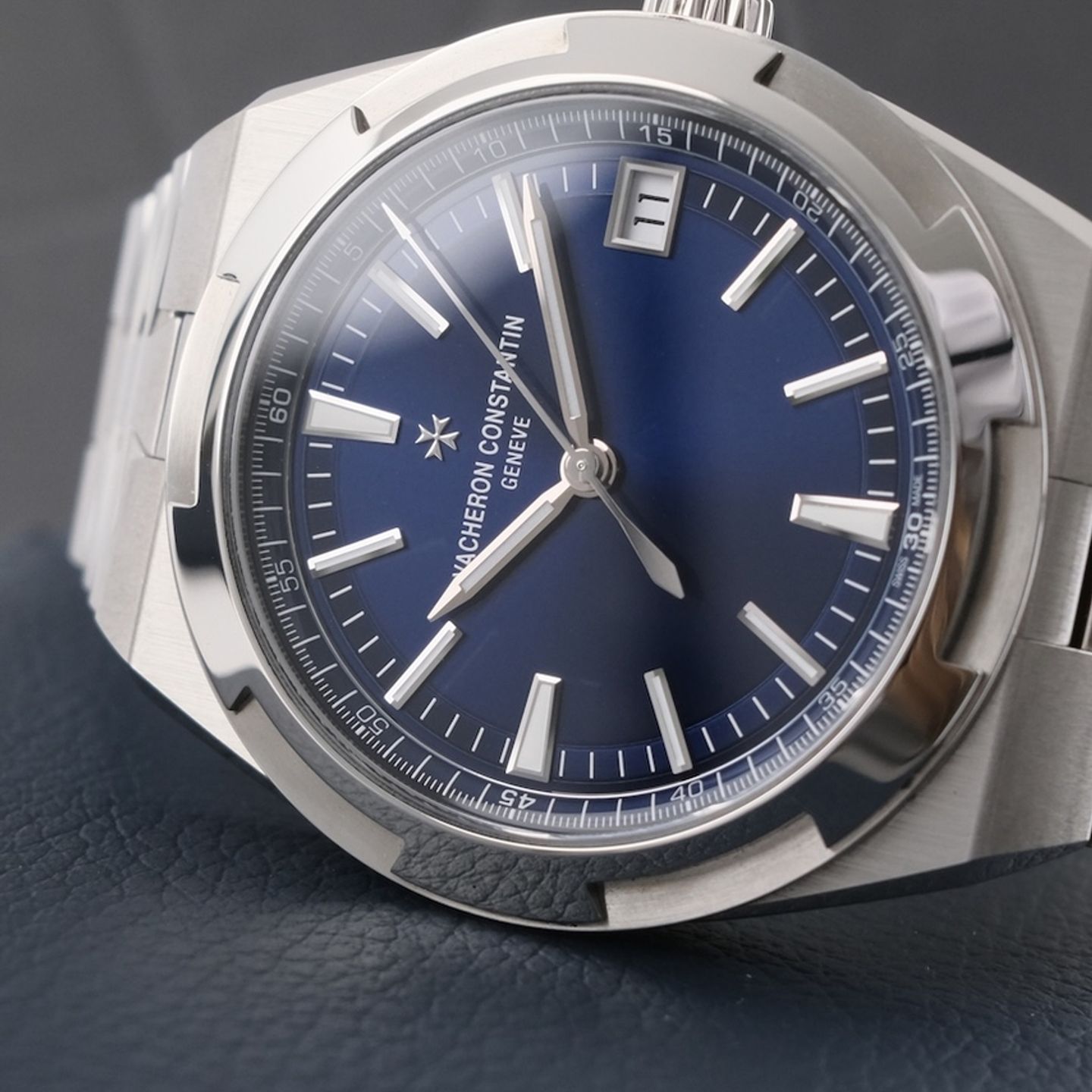 Vacheron Constantin Overseas 4520V/210A-B128 (2024) - Blauw wijzerplaat 41mm Staal (5/8)