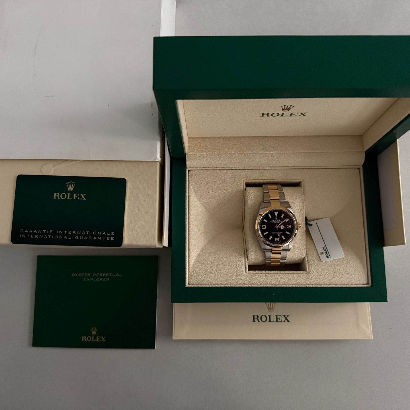 Rolex Explorer 124273 (2022) - Zwart wijzerplaat 36mm Goud/Staal (3/14)