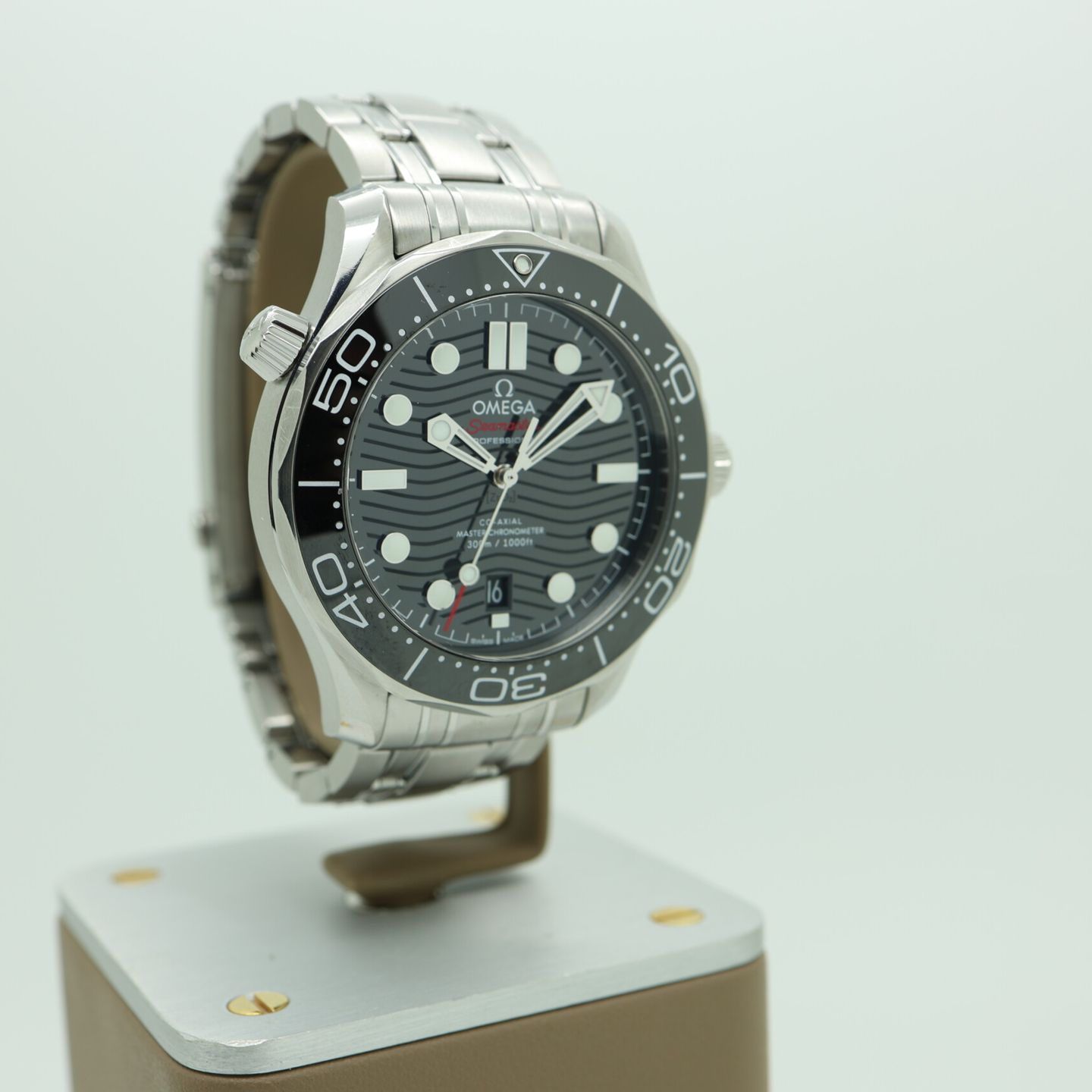 Omega Seamaster Diver 300 M 210.30.42.20.01.001 (2019) - Black dial 42 mm Steel case (2/8)