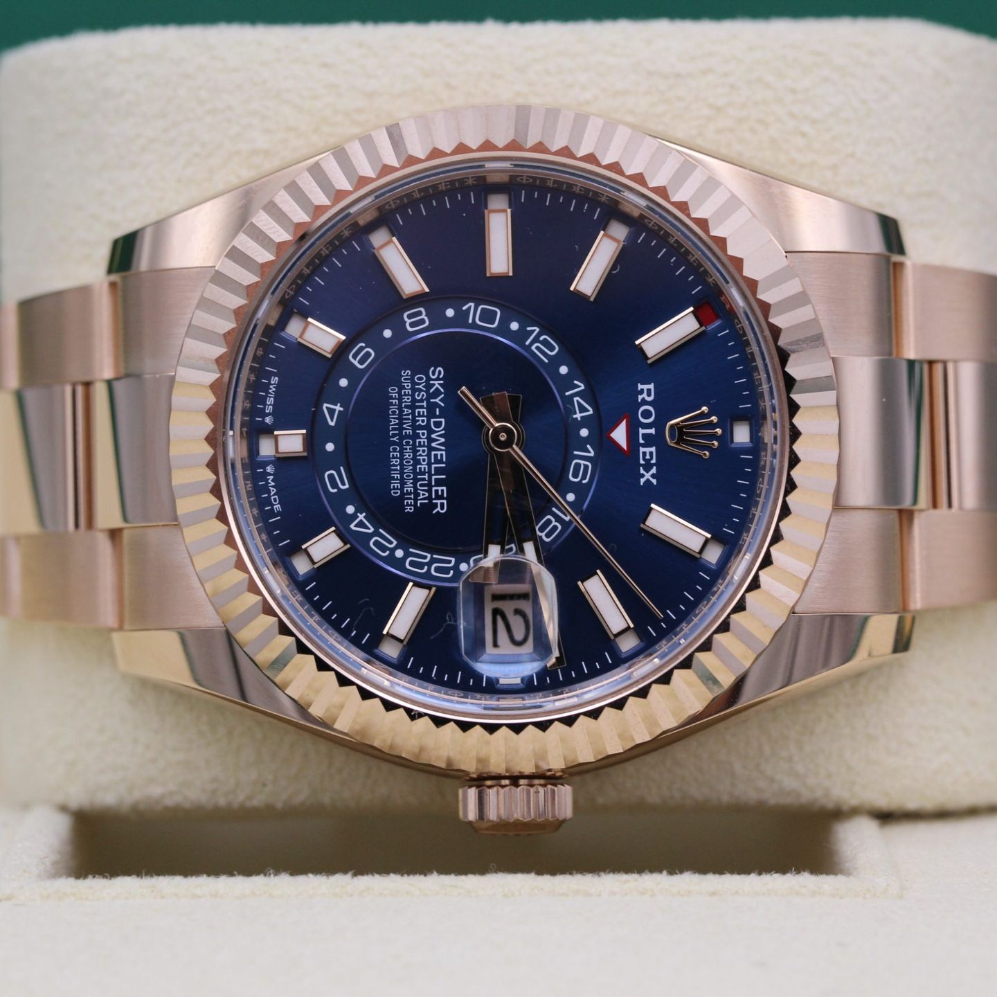 Rolex Sky-Dweller 326935 (2023) - Blue dial 42 mm Rose Gold case (3/8)