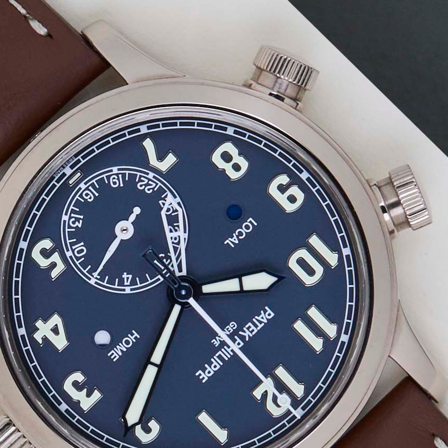 Patek Philippe Calatrava 7234G-001 (2020) - Blue dial 38 mm White Gold case (4/8)