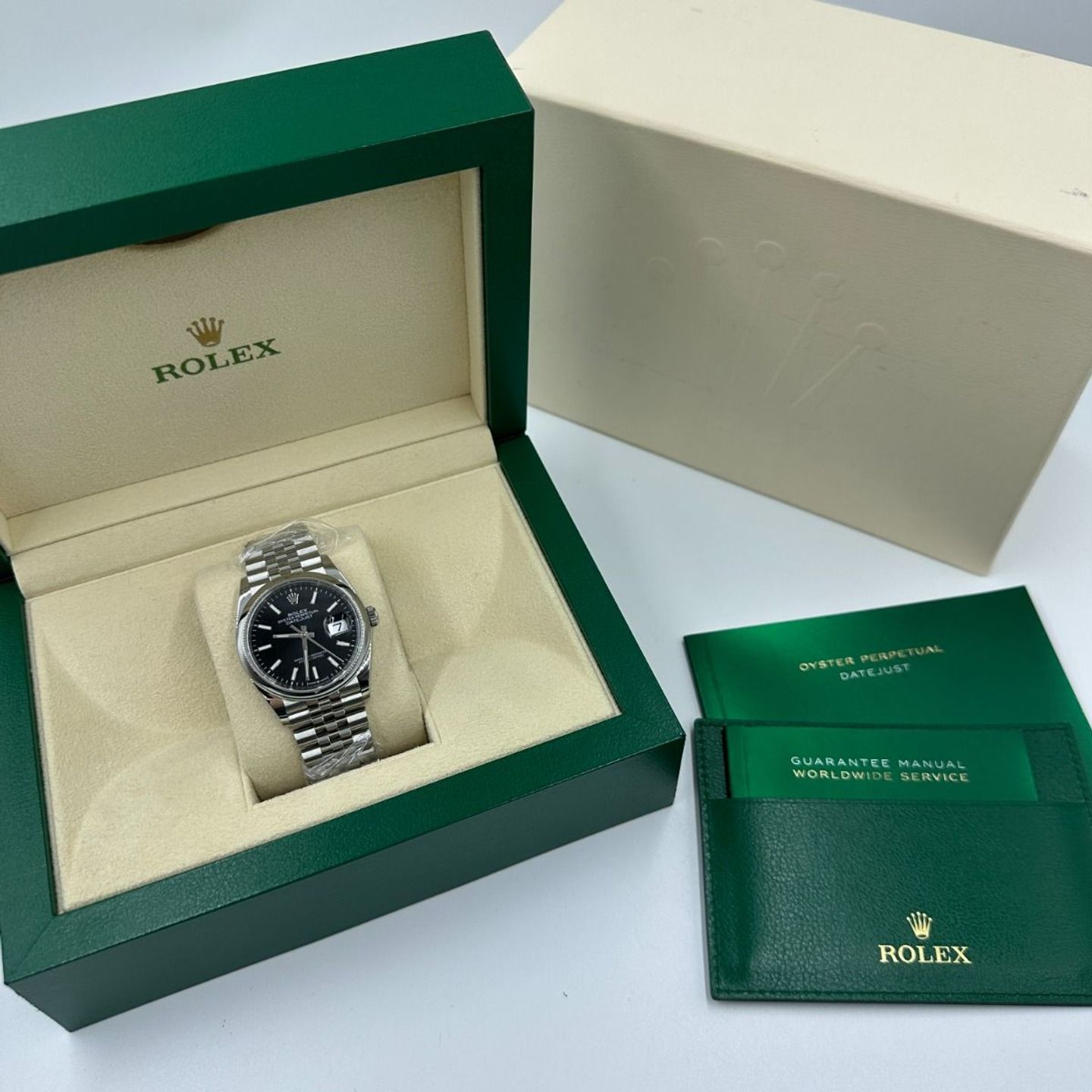 Rolex Datejust 36 126200 (2024) - Zwart wijzerplaat 36mm Staal (2/8)