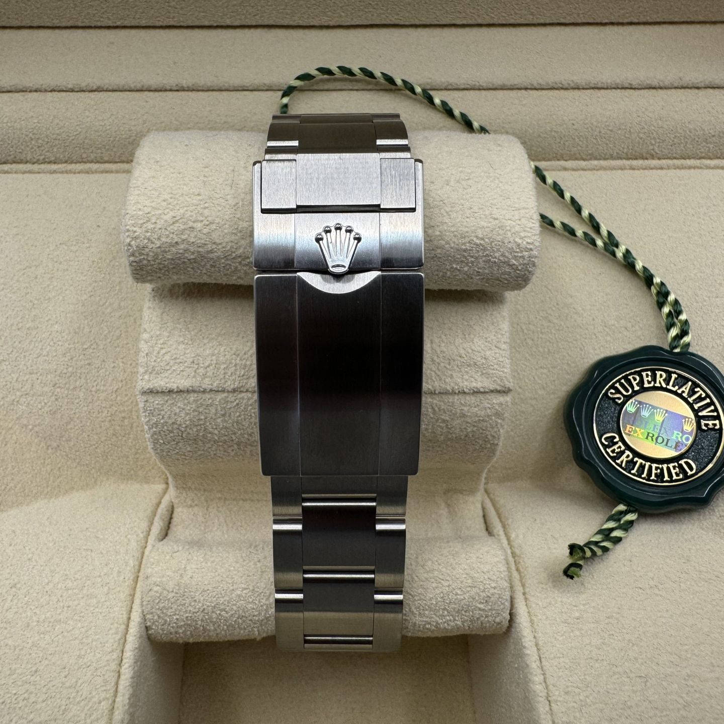 Rolex Explorer 224270 (2024) - Black dial 40 mm Steel case (6/8)
