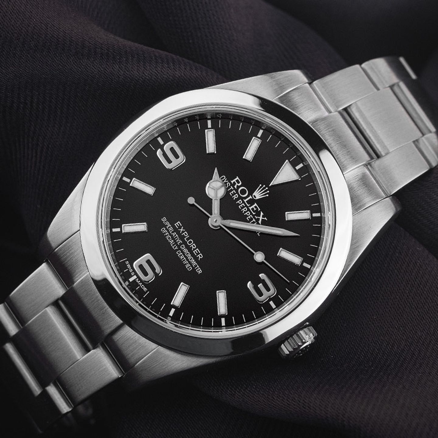 Rolex Explorer 214270 (2010) - Black dial 39 mm Steel case (3/8)