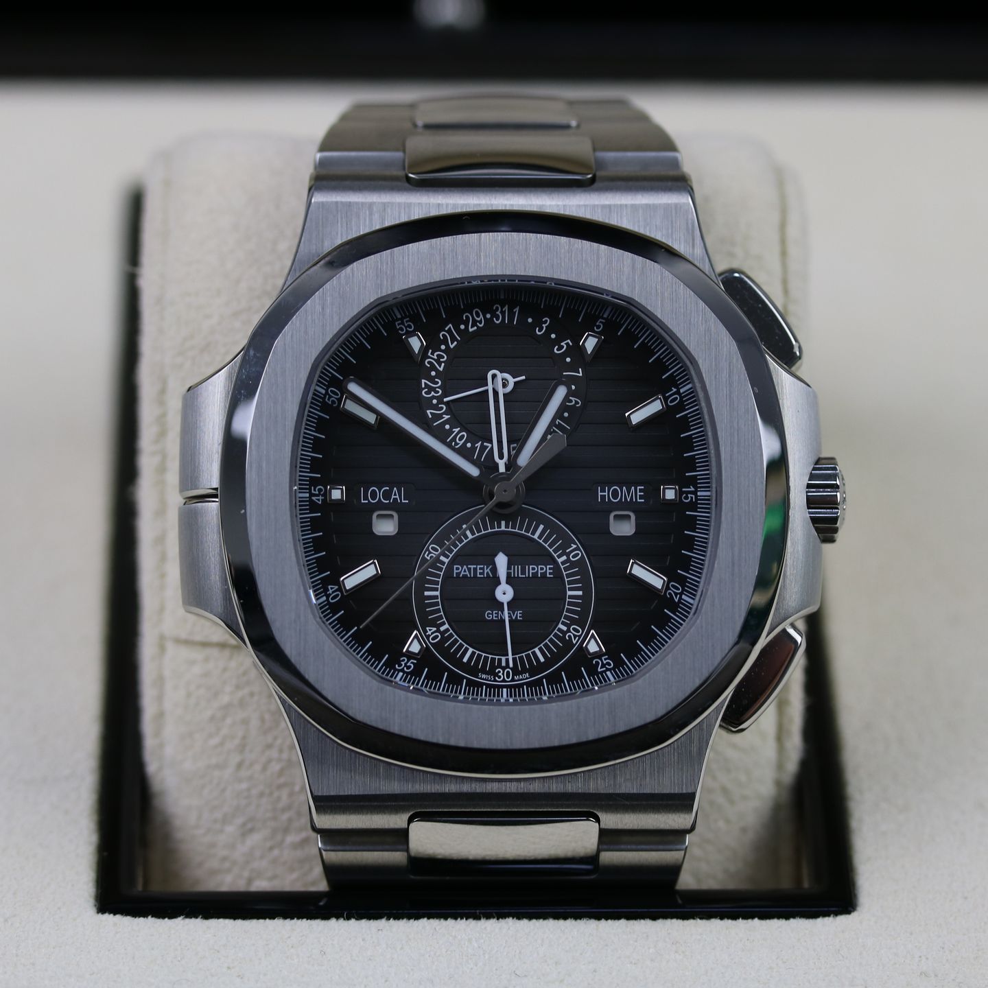 Patek Philippe Nautilus 5990 (2018) - Black dial 41 mm Steel case (6/8)