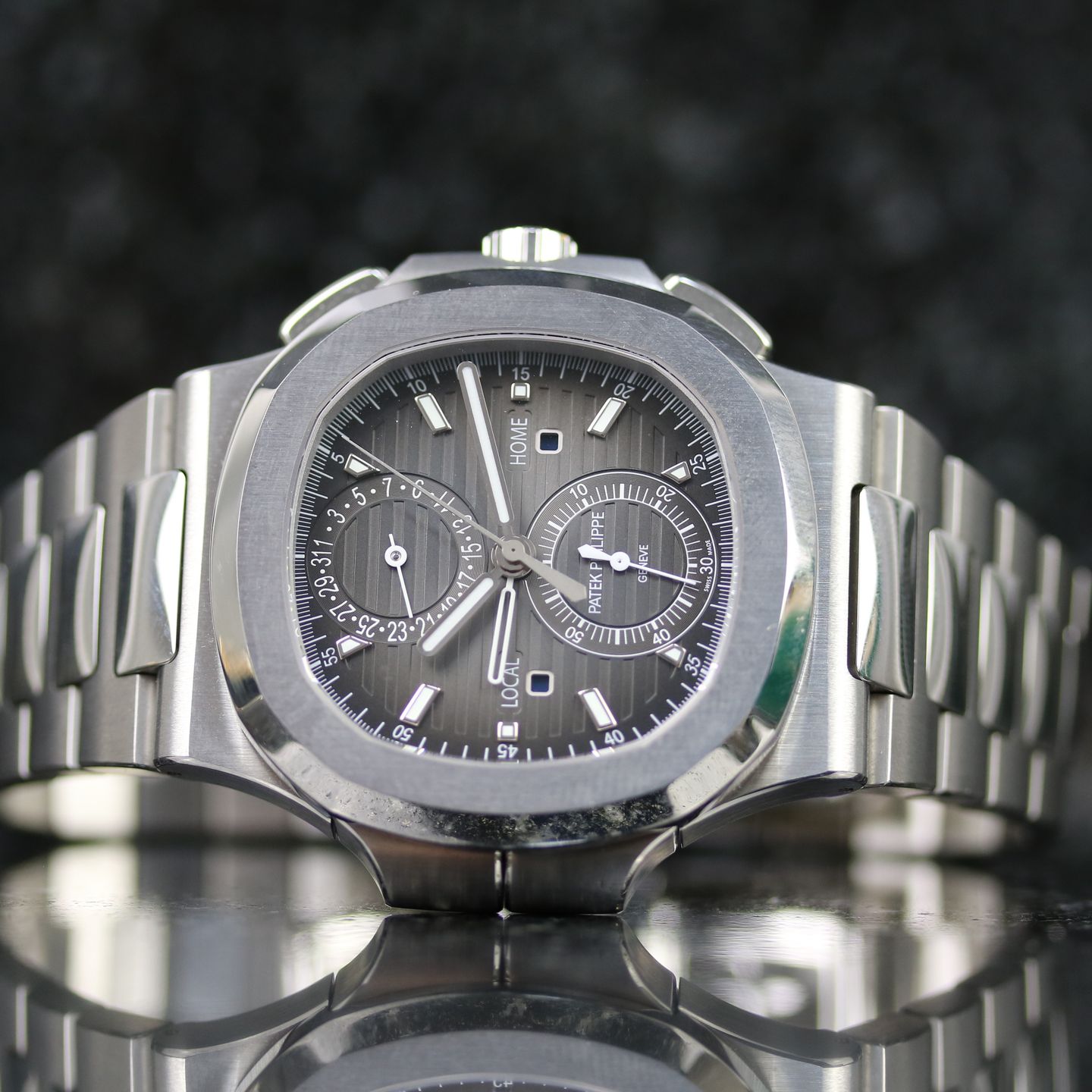 Patek Philippe Nautilus 5990 (2018) - Black dial 41 mm Steel case (1/8)