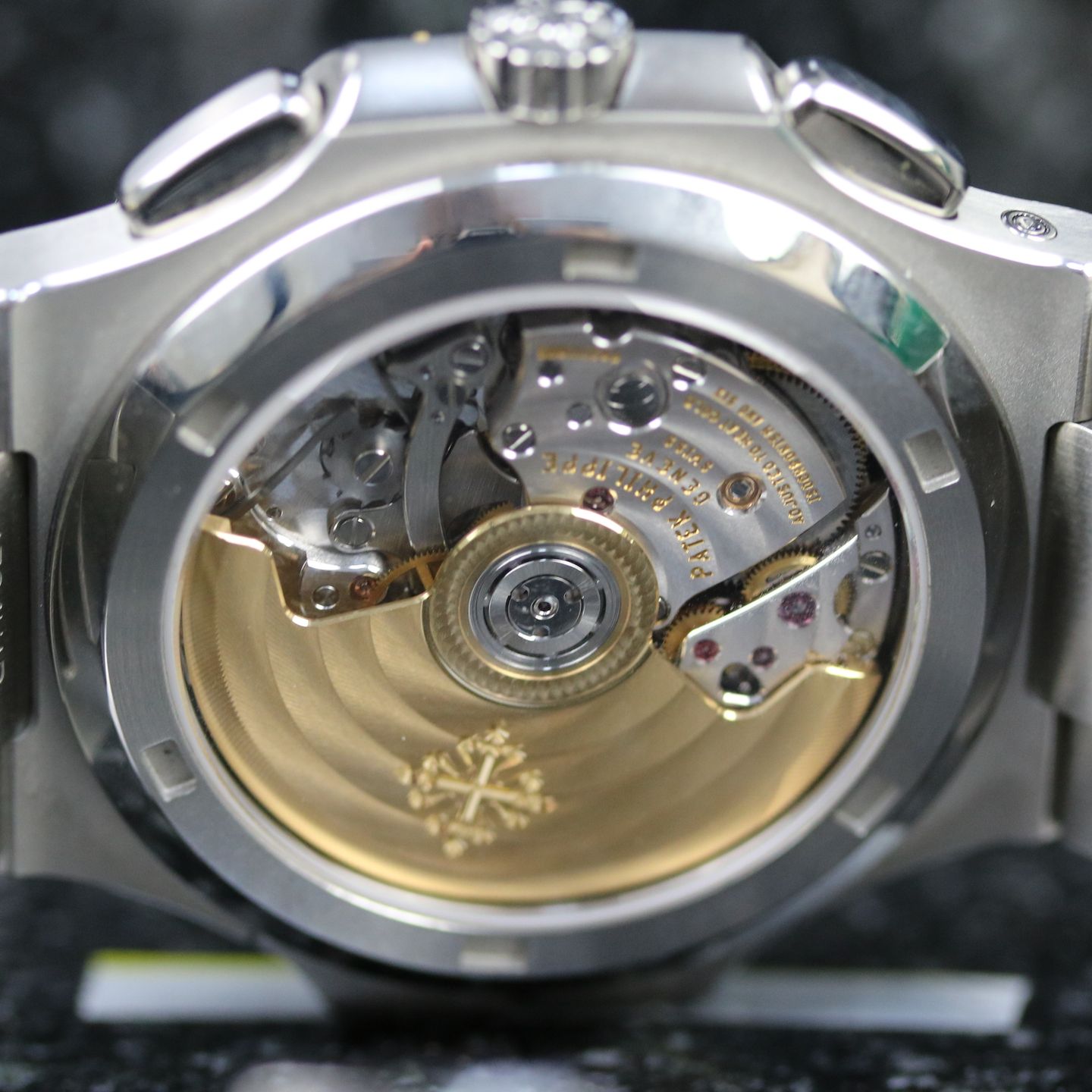 Patek Philippe Nautilus 5990 (2018) - Black dial 41 mm Steel case (5/8)